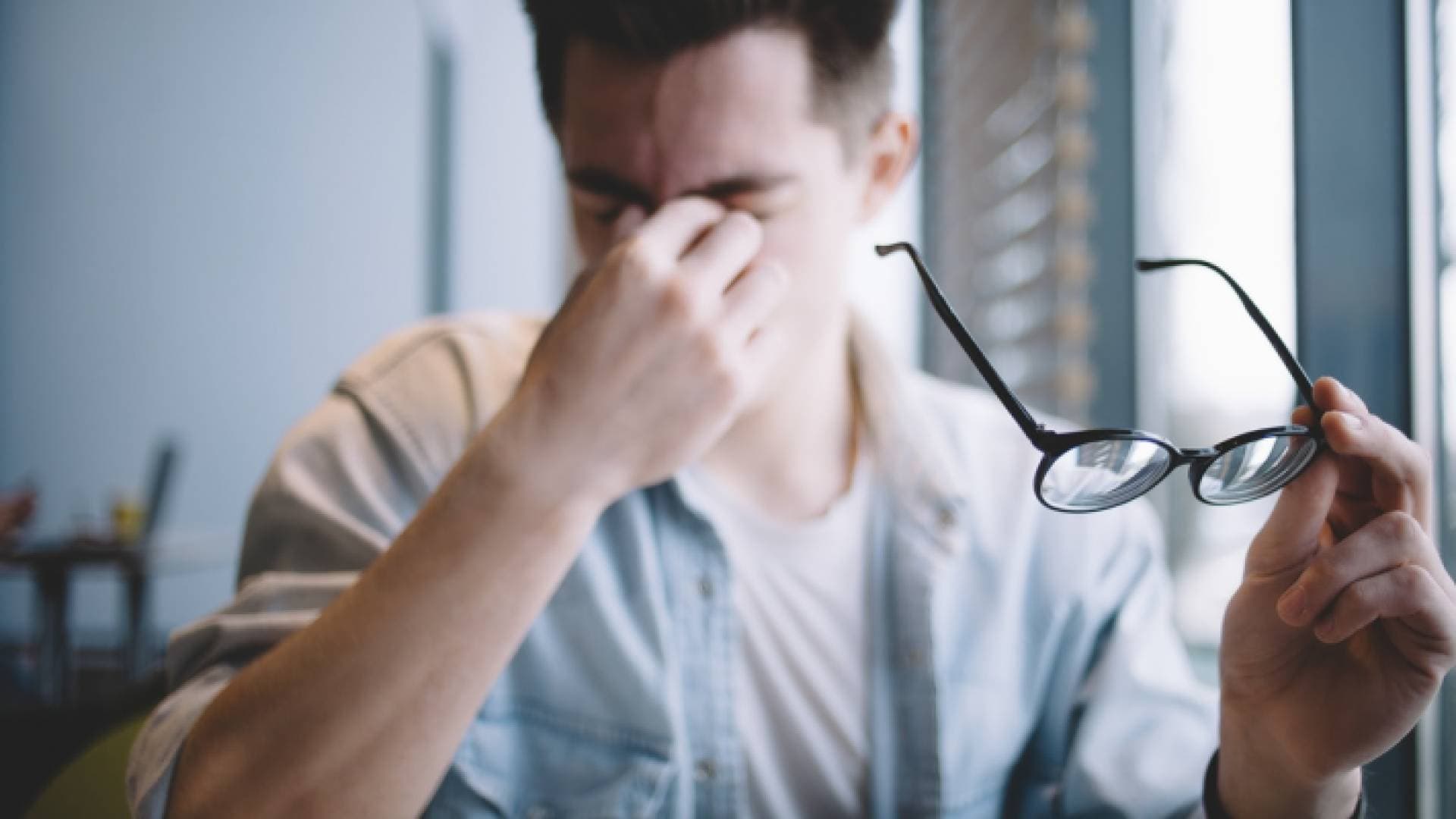 بسبب تنمر زملائه على ضعف بصره.. طالب مصري تخلص من حياته بالحبة السامة