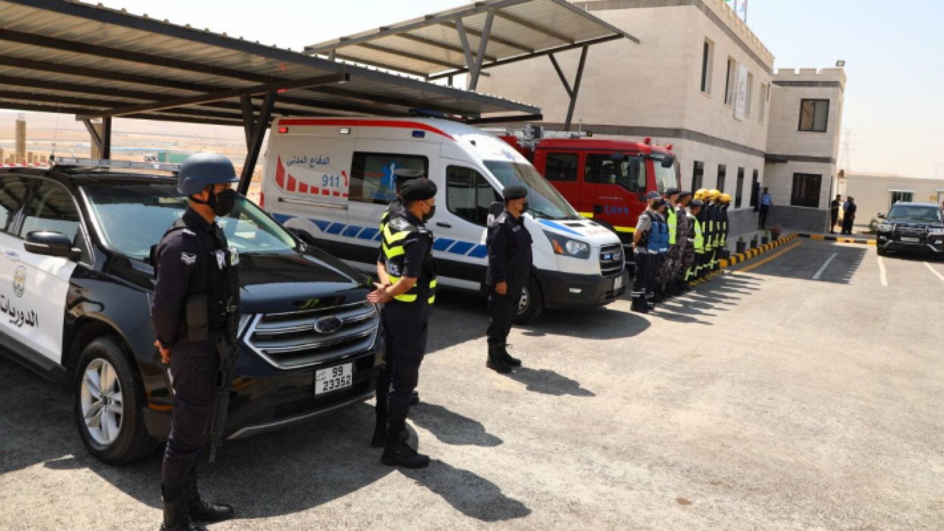 ضبط سائق باص مدرسة حمل ١٥ "راكب زيادة" يسير عكس الاتجاه