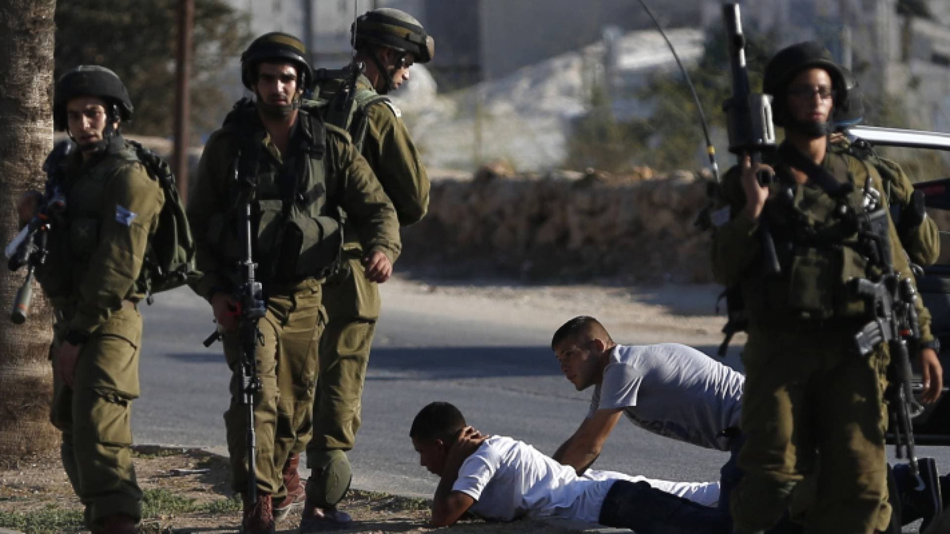 الاحتلال يهدم منزلين قيد الإنشاء في أريحا ويعتقل ١٤ فلسطينيا