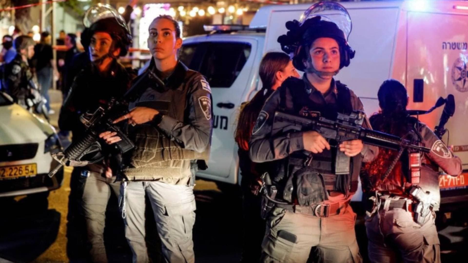 الاحتلال يعتقل شقيق منفذ عملية "ديزنغوف" ويعتدي على الصحفيين في الخليل