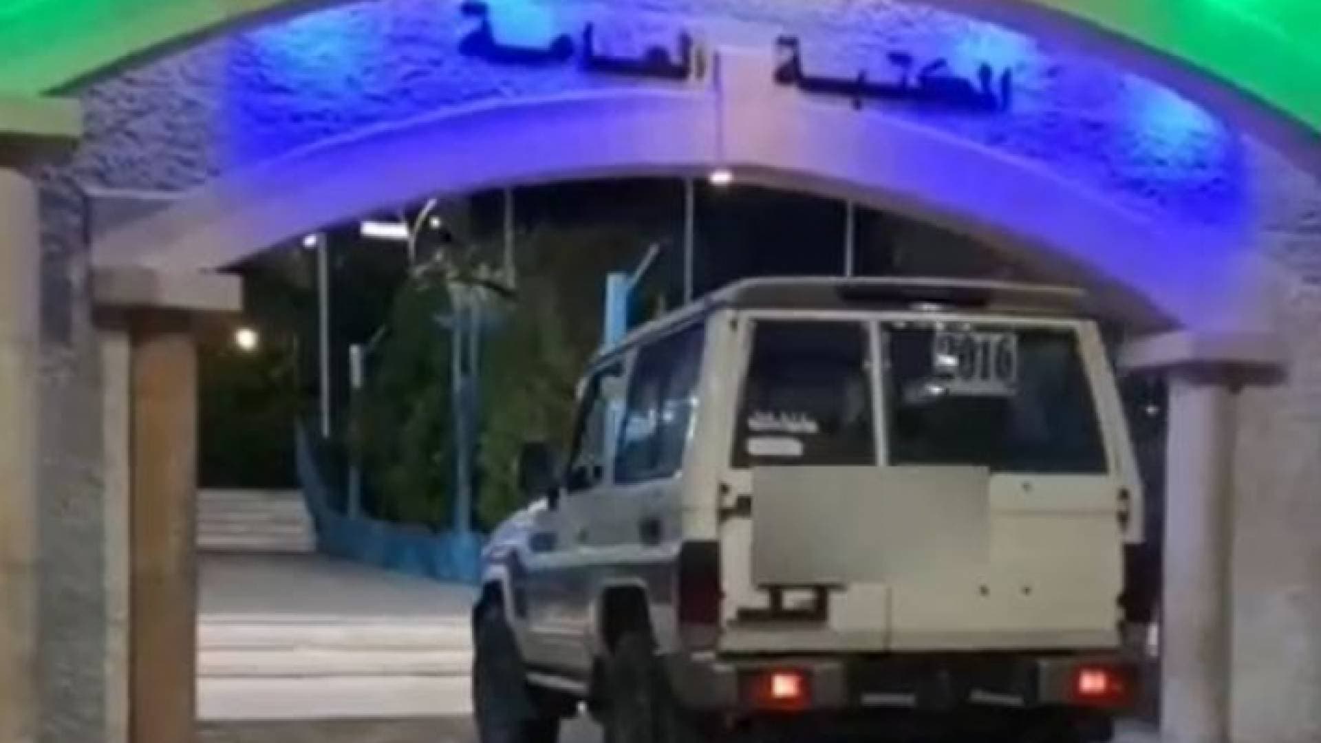ضبط مركبة تسير في متنزه بالعقبة بطريقة استعراضية - فيديو
