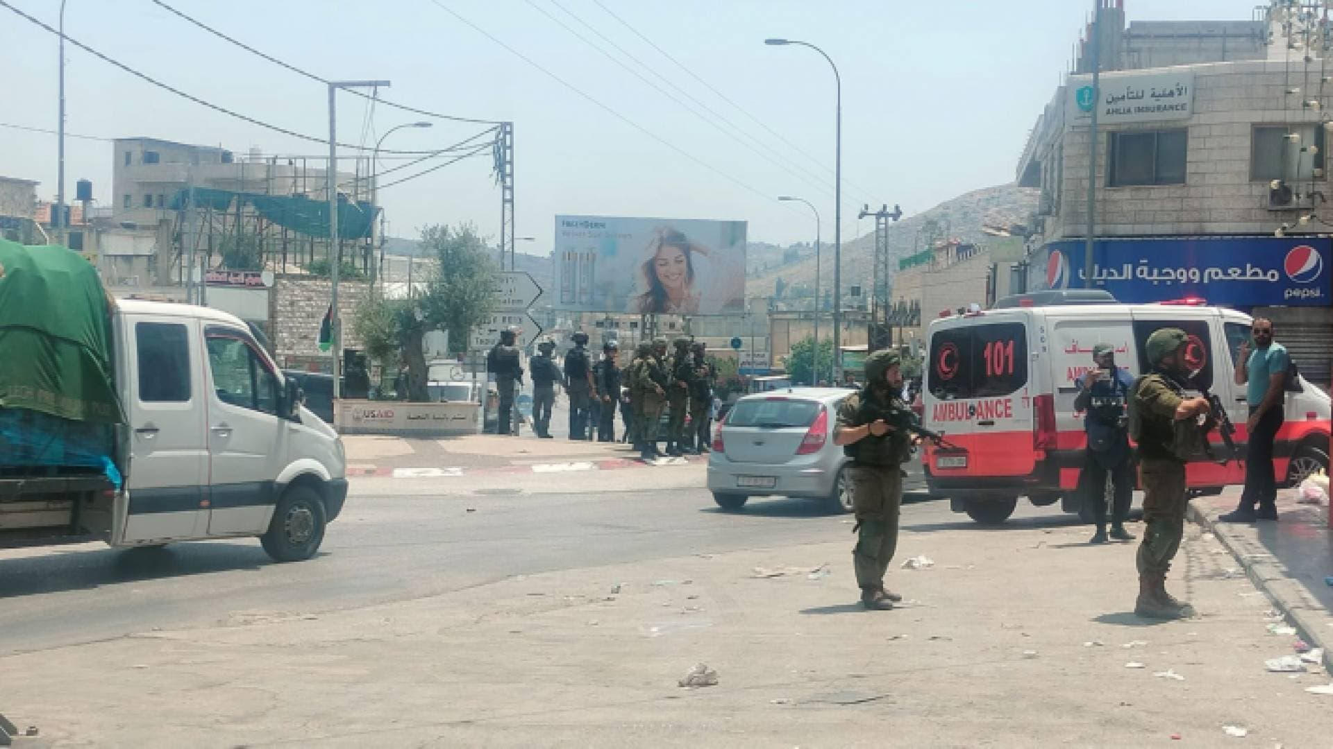 إصابتان في قمع الاحتلال شبانا يرفعون العلم الفلسطيني في حوارة