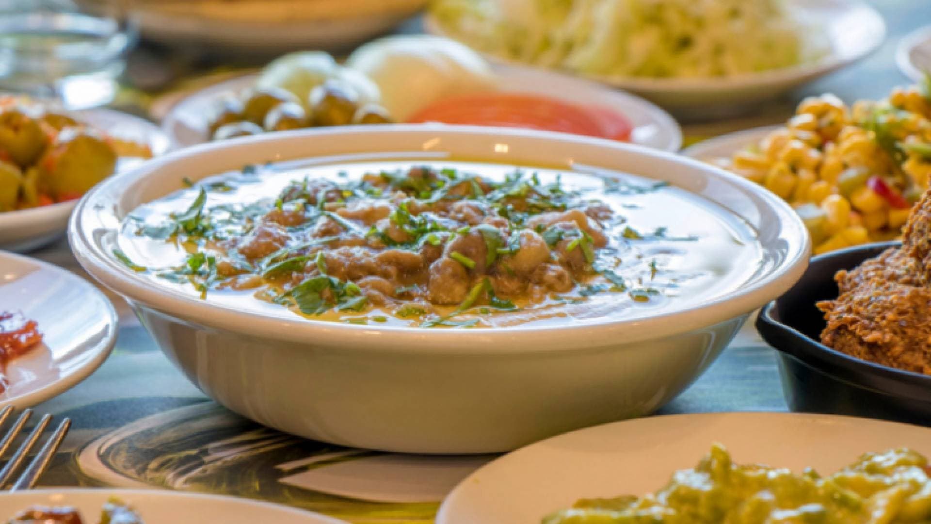 مطالب بإعفاء المطاعم غير المصنفة سياحيا من ضريبة المبيعات