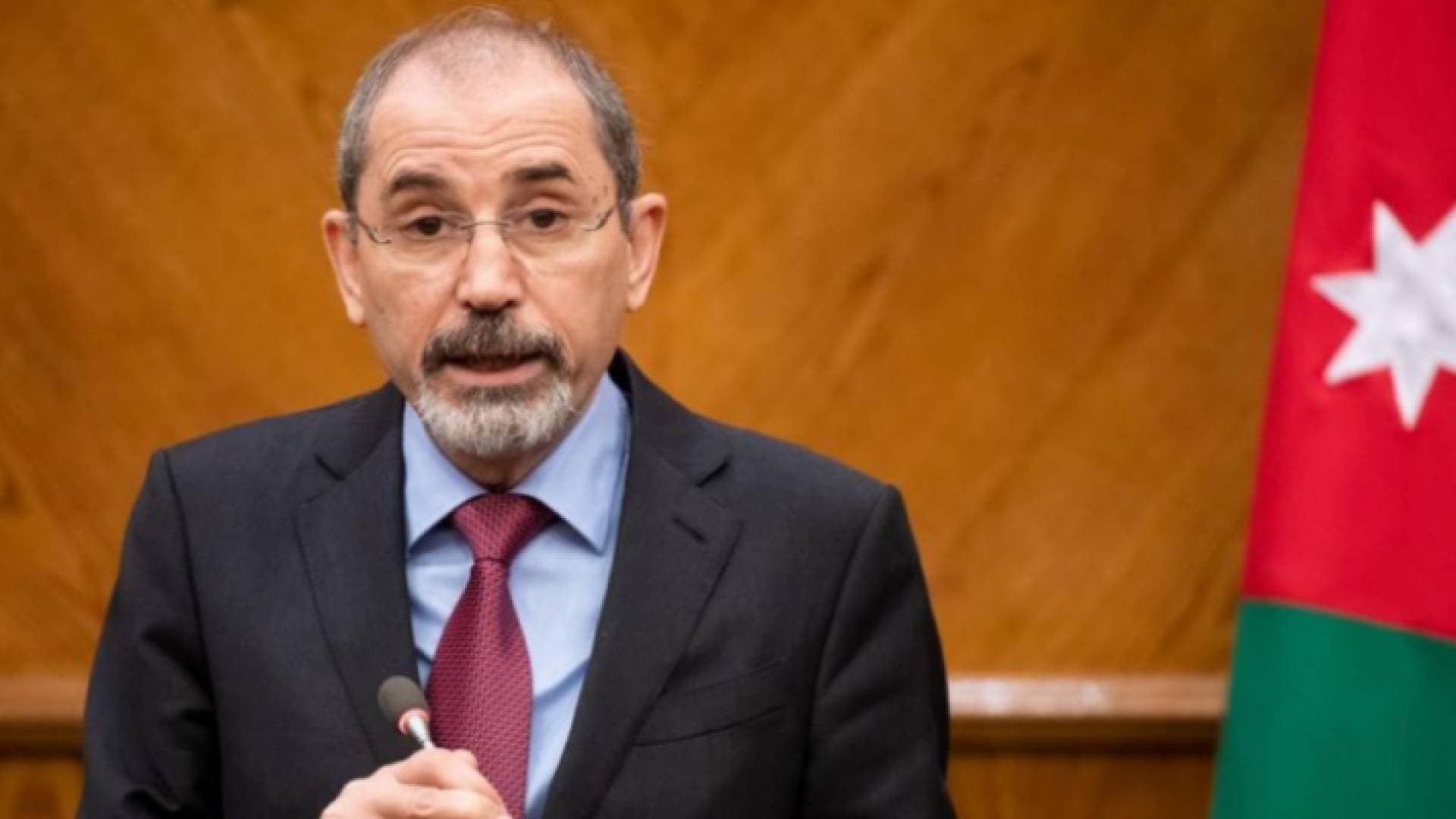 الصفدي يثمن موقف فرنسا الداعم لحل الدولتين