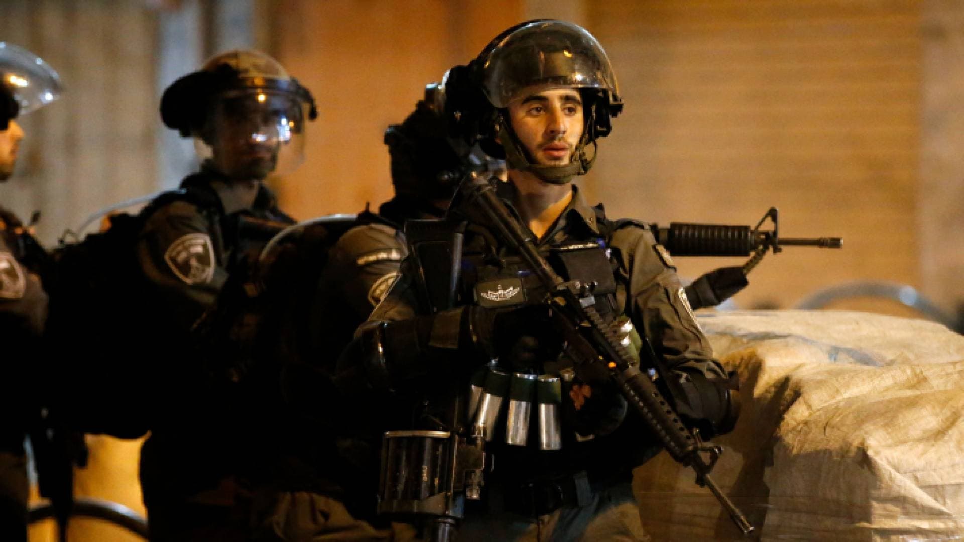 مراسل رؤيا: استشهاد شاب فلسطيني برصاص الاحتلال في مخيم الدهيشة