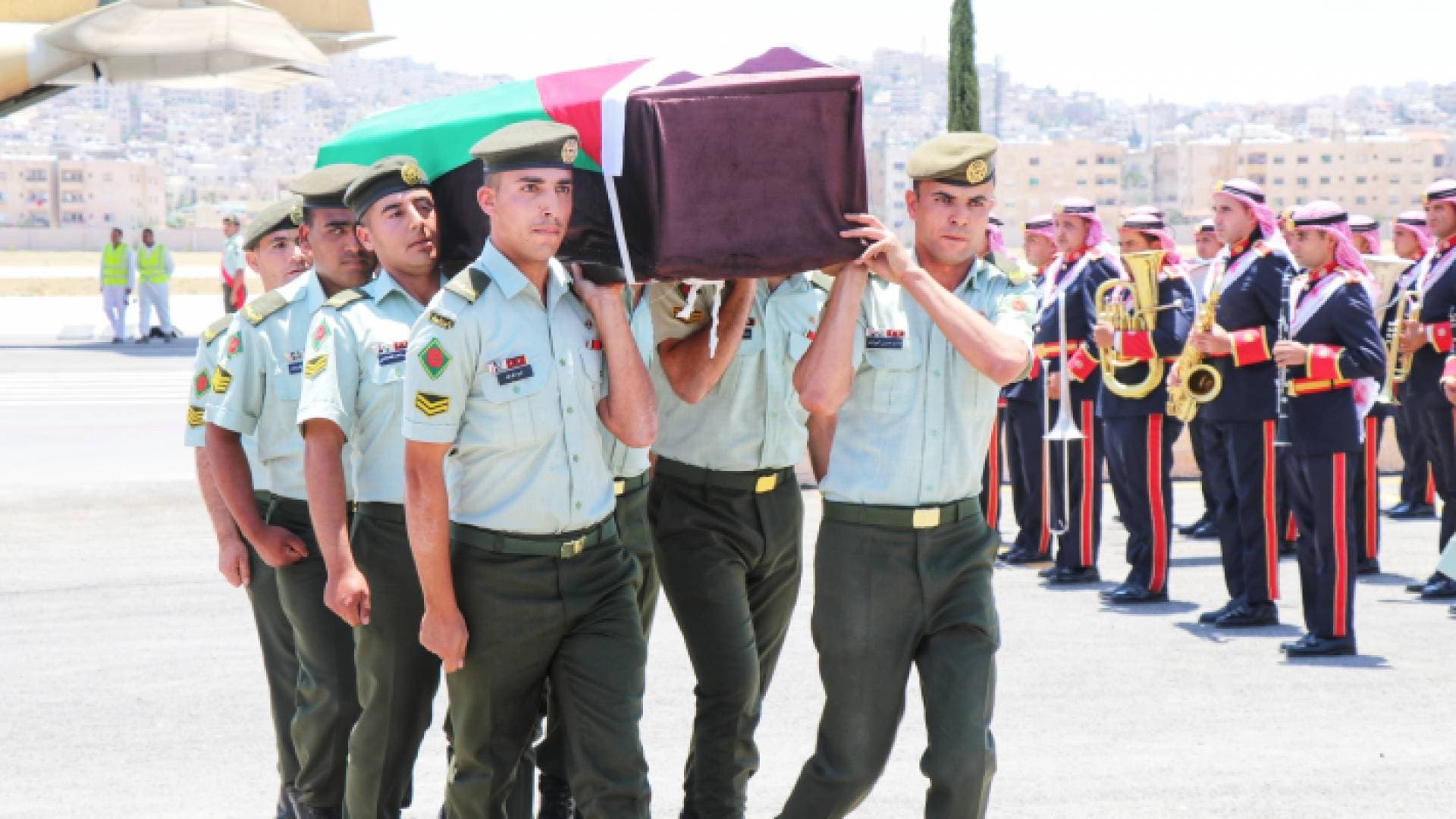 الأردنيون يشيعون شهيد الواجب الرقيب علي الجوابرة - صور