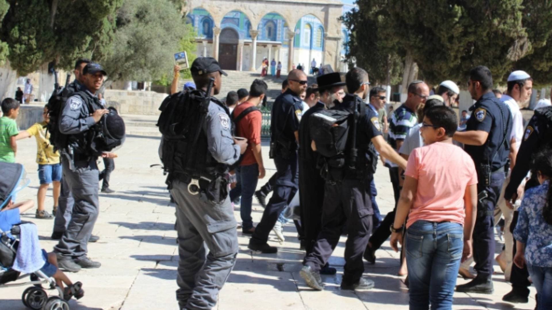 الخطيب: الاحتلال يغلق المسجد القبلي بـ"الجنازير" والأقصى تحول إلى ثكنة عسكرية