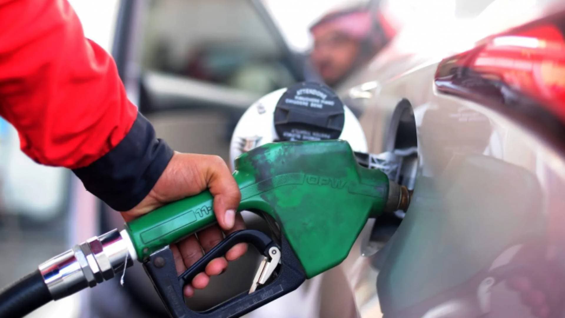 أسعار البنزين تسجل مستويات قياسية وتحذيرات من انعكاسها - فيديو