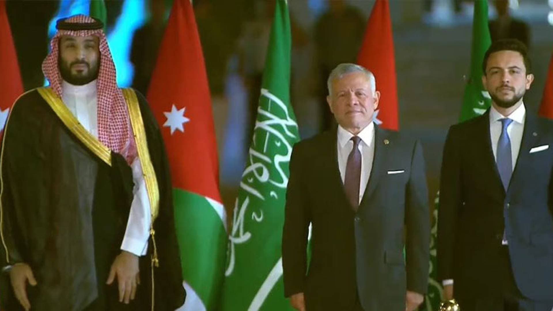 الملك وولي العهد يستقبلان ولي العهد السعودي - فيديو