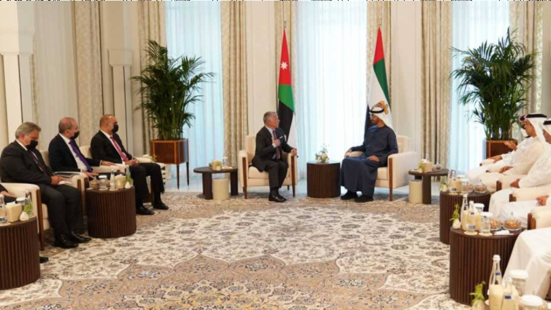 الملك يلتقي رئيس دولة الإمارات العربية في أبو ظبي