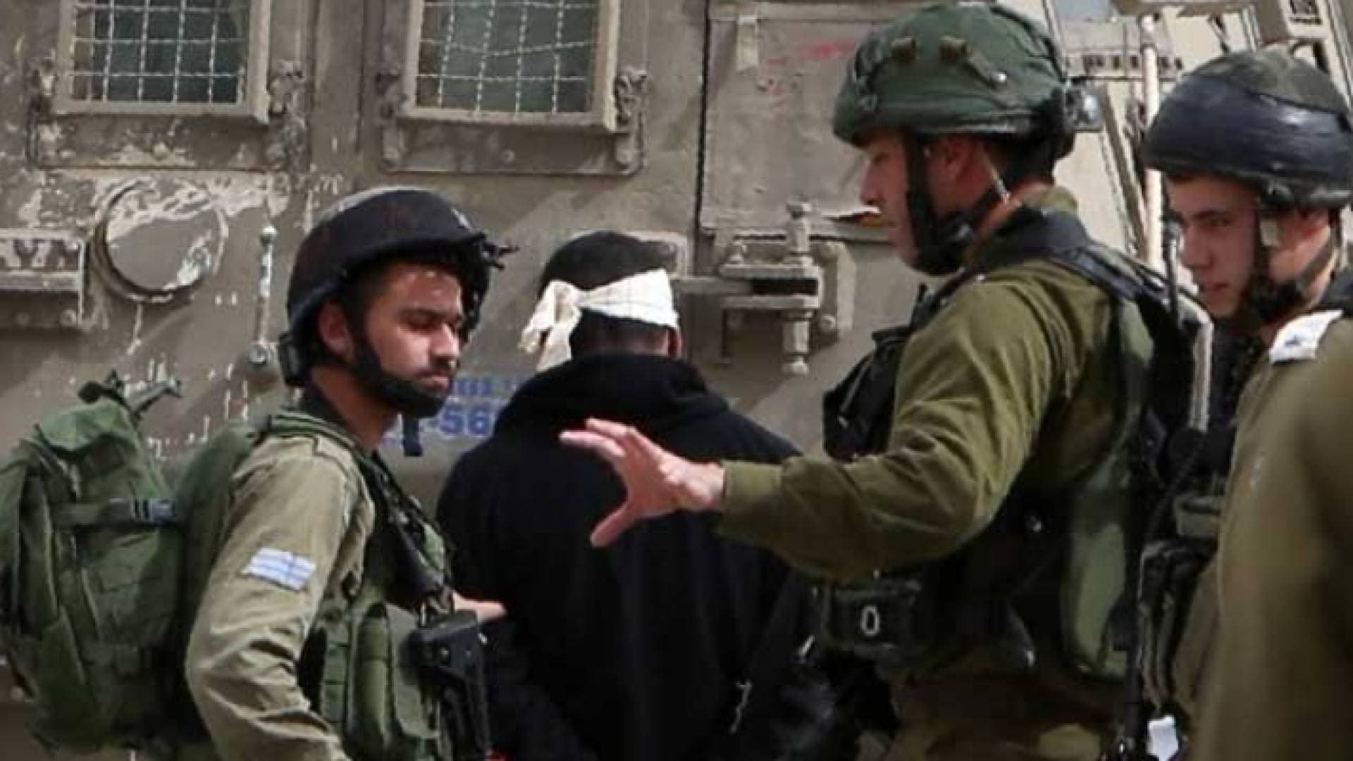 الاحتلال يعتقل ١٤ فلسطينيا في الضفة