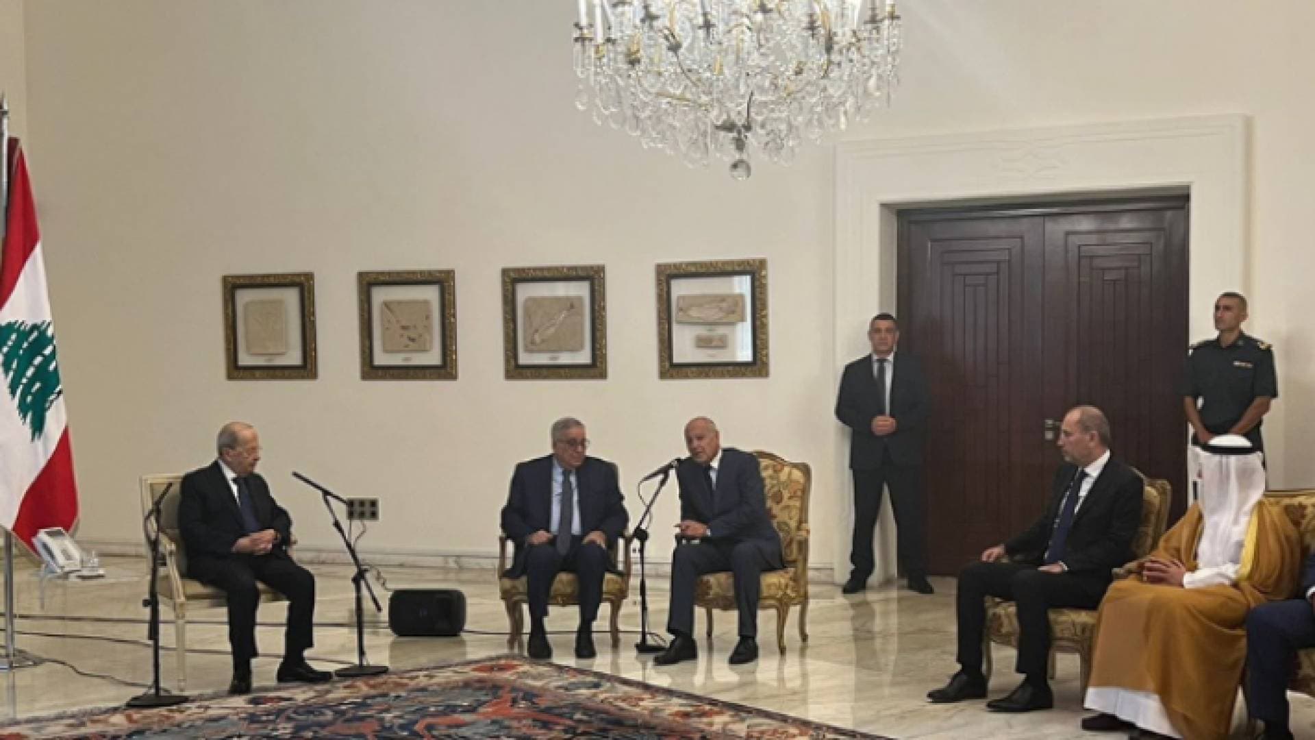الصفدي ينقل تحيات جلالة الملك إلى الرئيس اللبناني