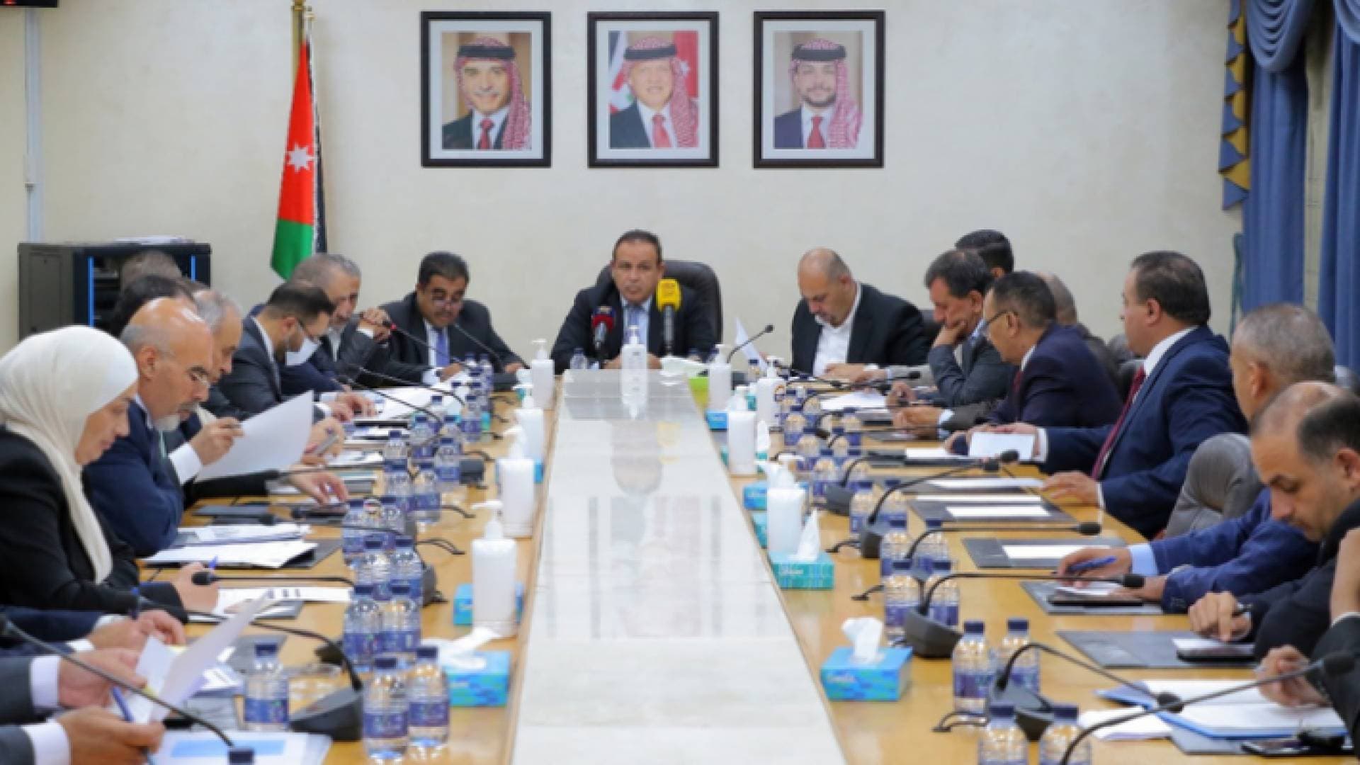 وزير المالية: الحكومة لم ترفع الضريبة فلسا واحدا رغم الظروف - فيديو