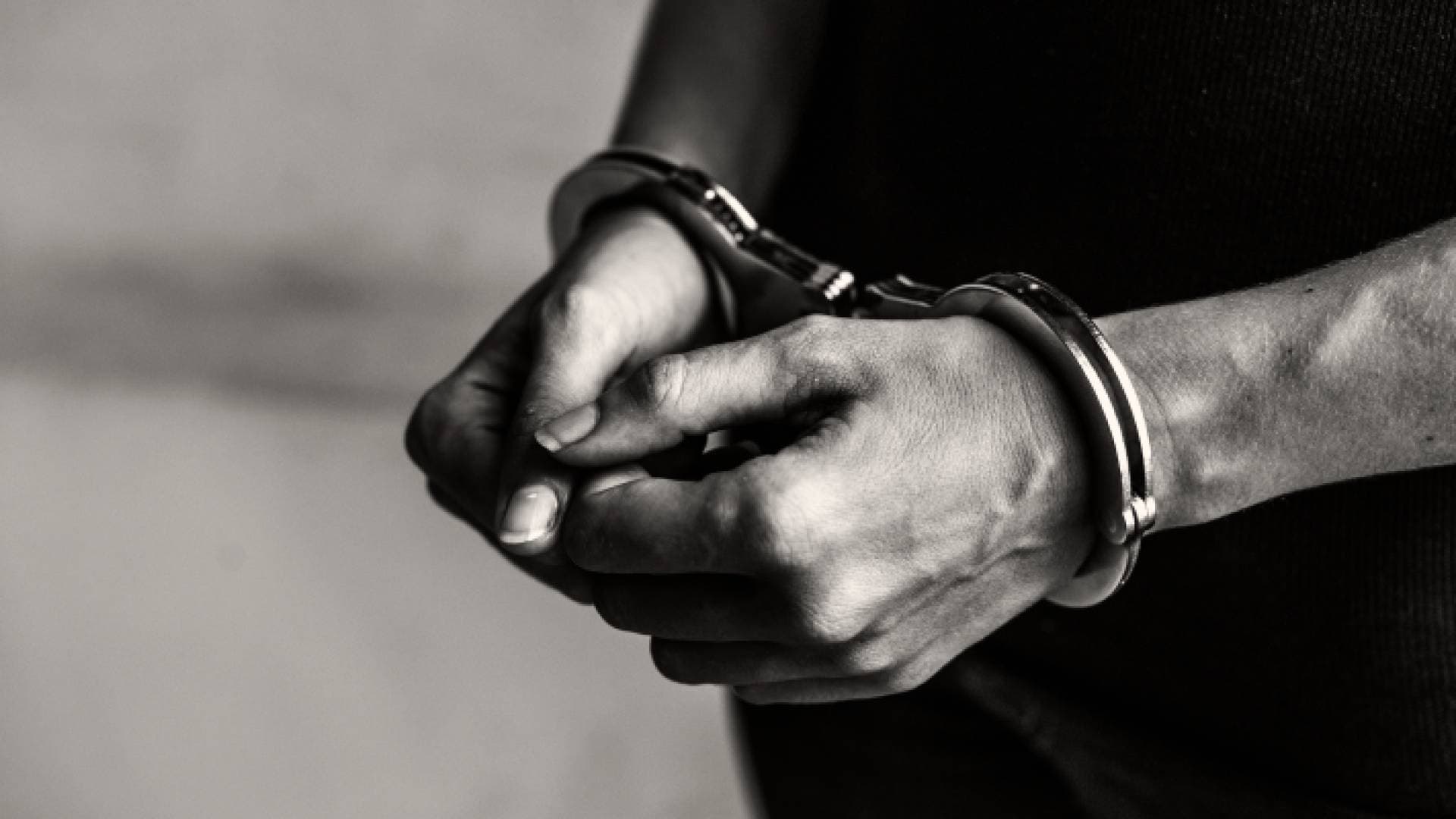 القبض على شخص قتل طفلتيه ودفنهما في محيط منزله في الرمثا