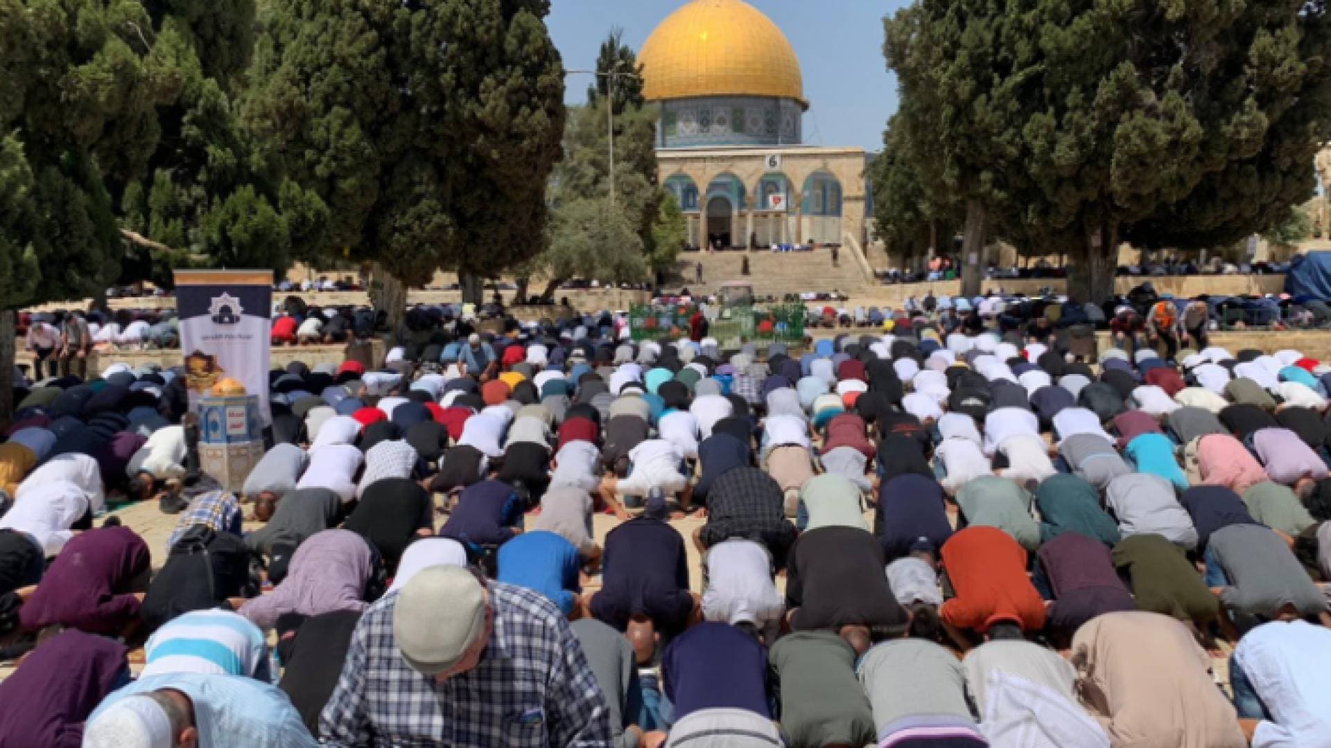 ٥٠ ألفا يؤدون جمعة يوم عرفة في المسجد الأقصى