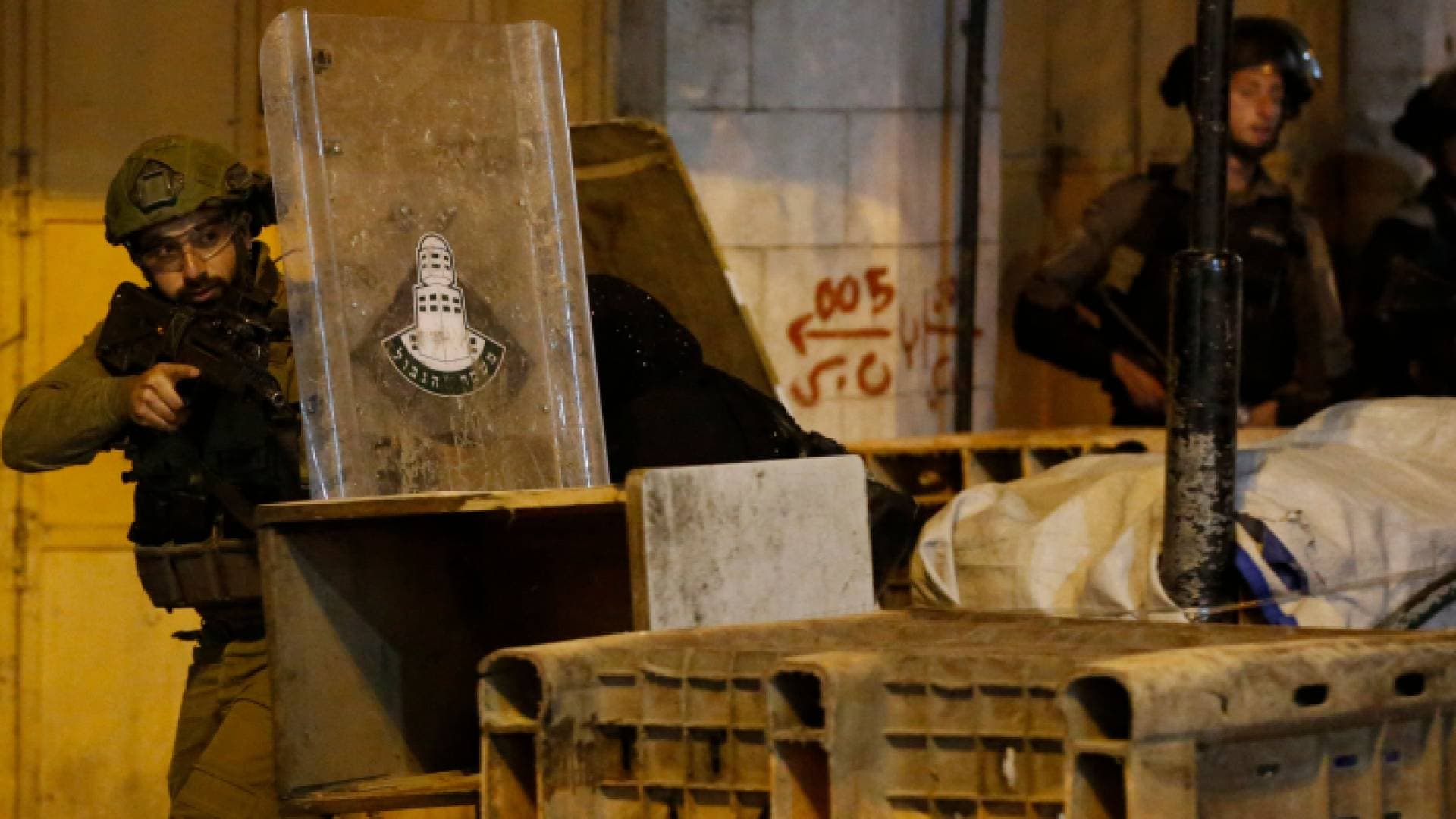 مواجهات عقب اقتحام قوات الاحتلال بلدة العيسوية في القدس المحتلة