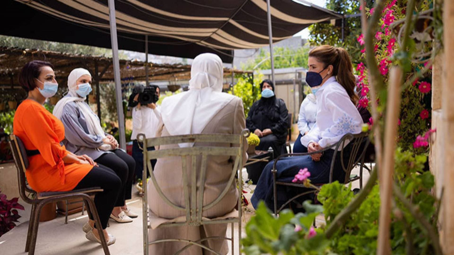 الملكة رانيا تزور بيت خيرات سوف في جرش