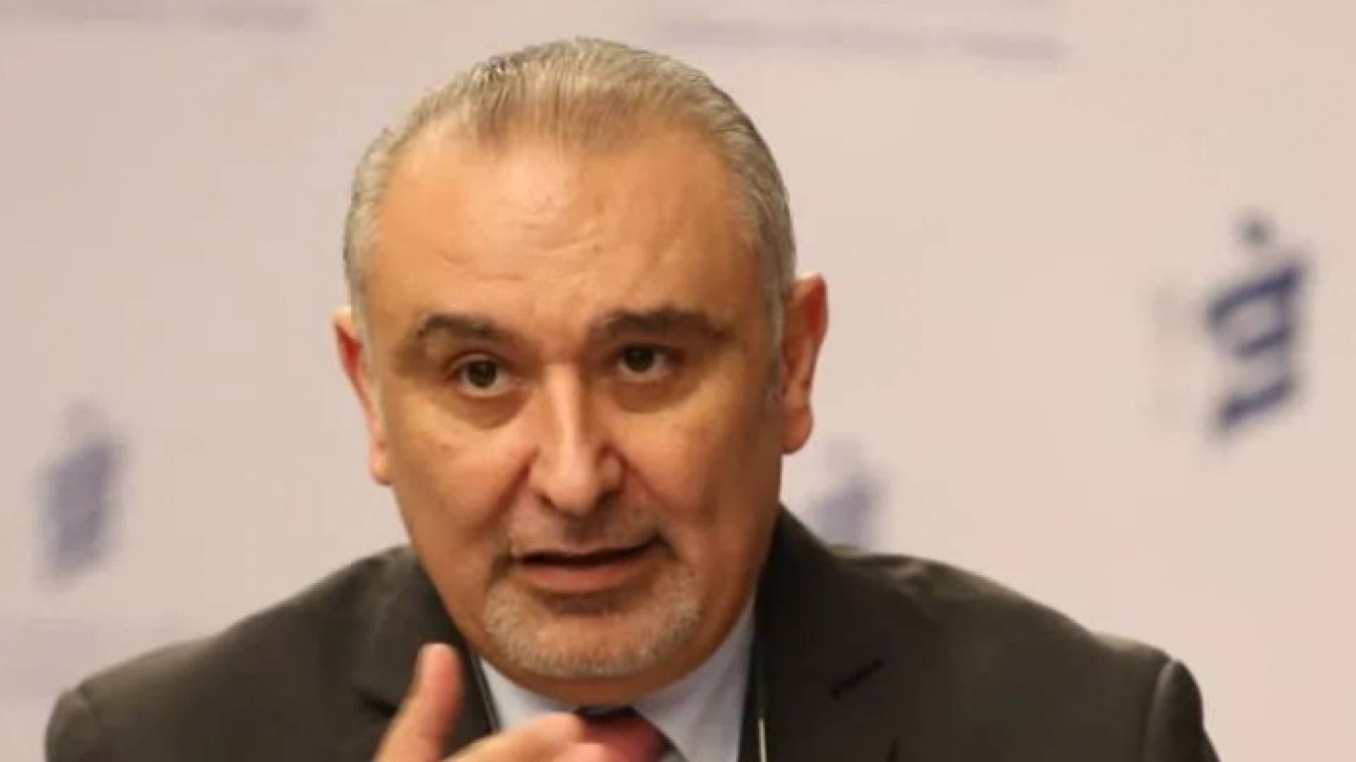 وزير التخطيط يعلن إلغاء وزارات ودمج أخرى - تفاصيل