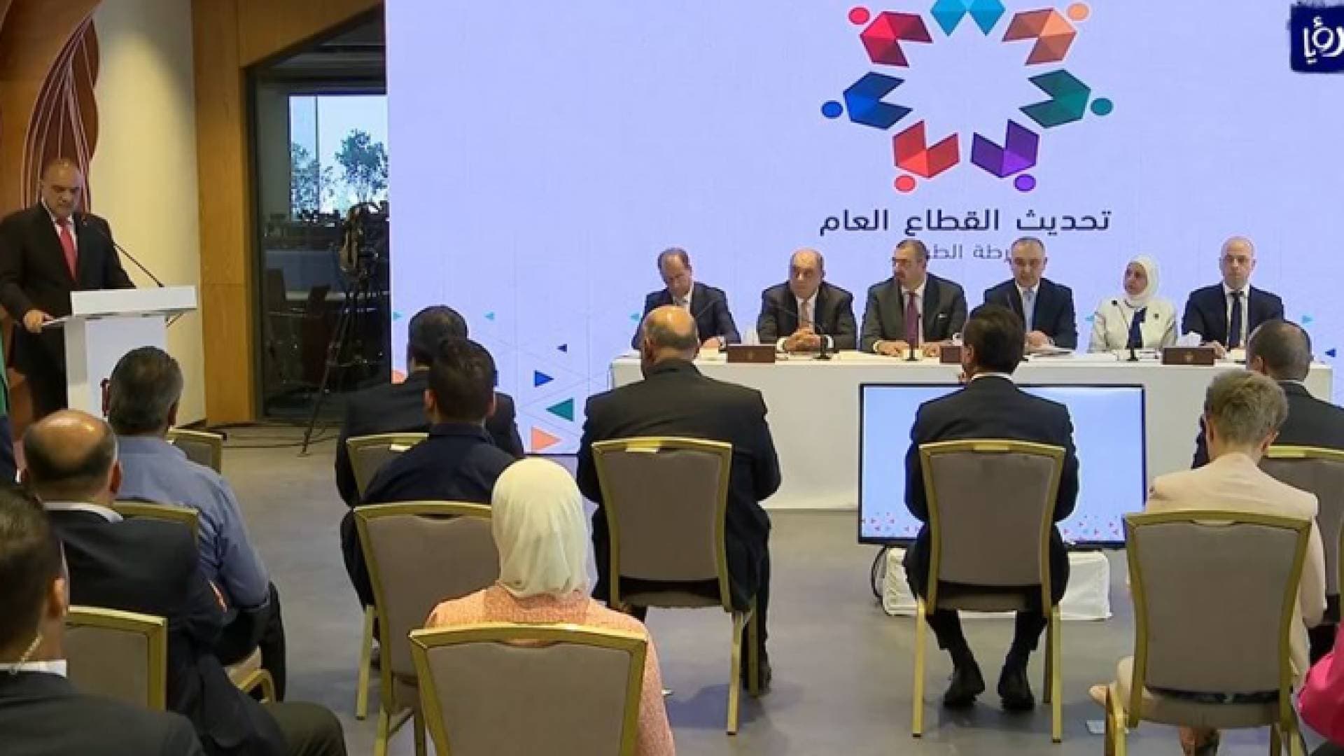 الخصاونة يكشف تفاصيل خطة تطوير القطاع العام - فيديو