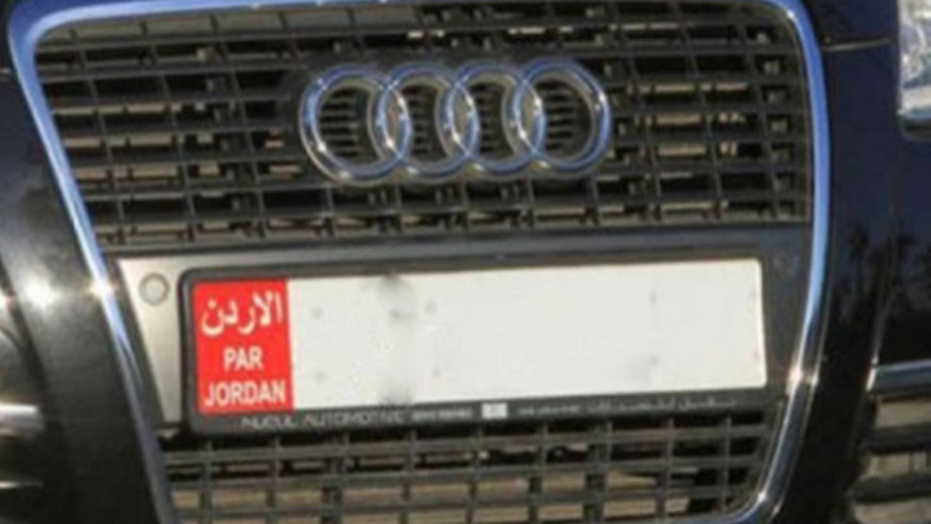 مركبة حكومية تخالف قرار رئاسة الوزراء وهذا ما حصل