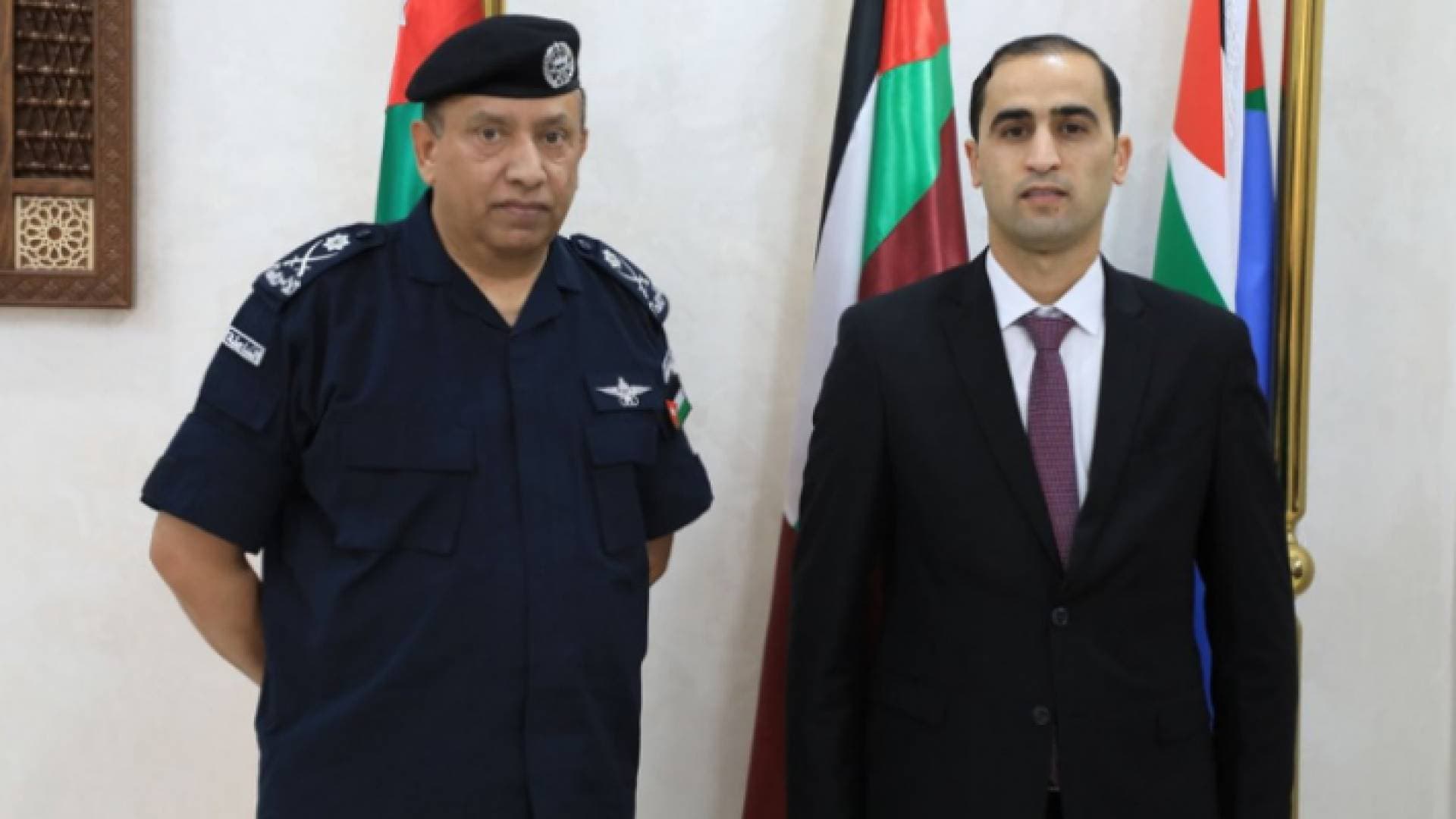 الحواتمة يكرم مدير وحدة مكافحة الاتجار بالبشر