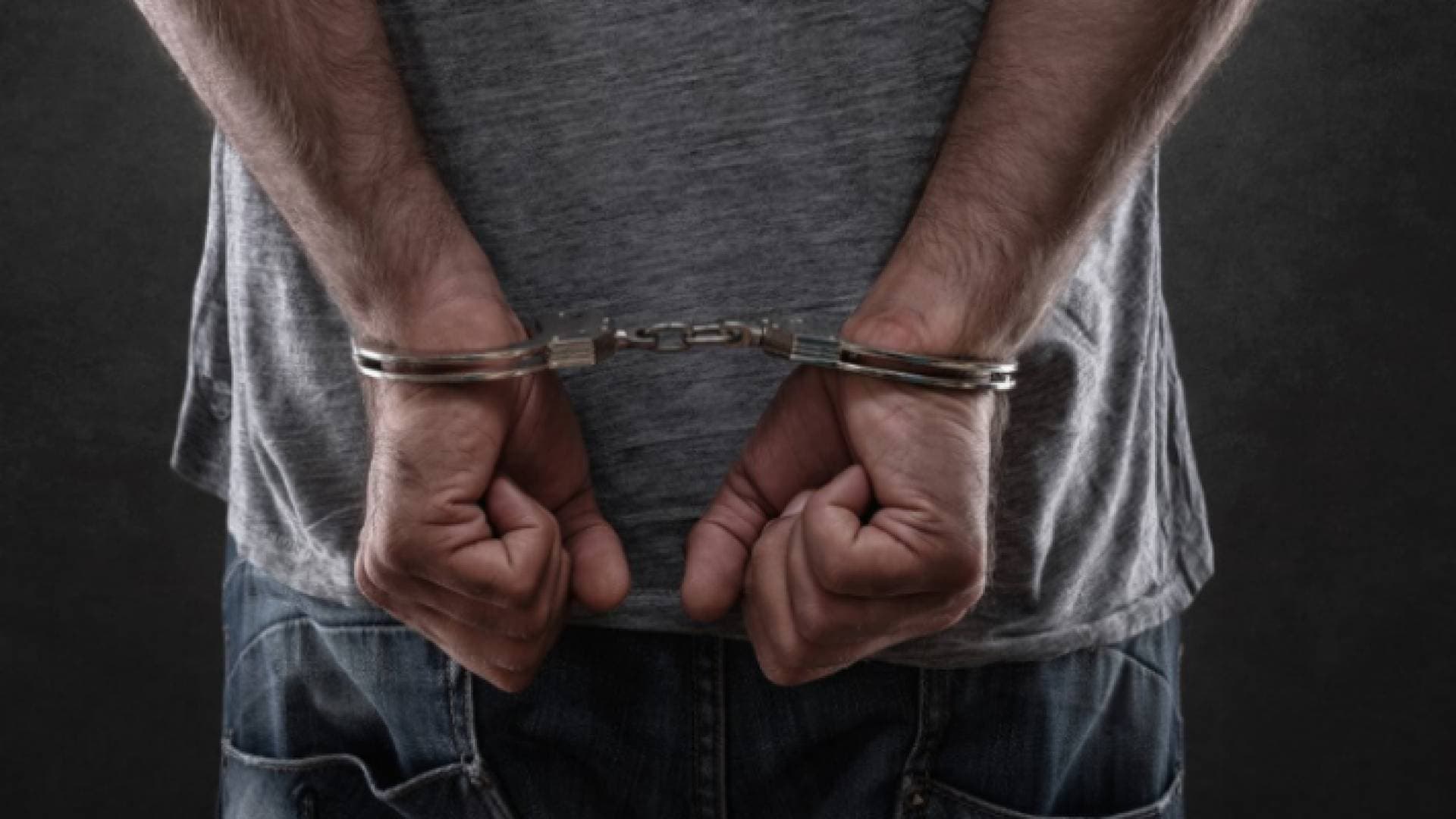 توقيف أب يضرب ابنه إذا رفض التسول في الأردن