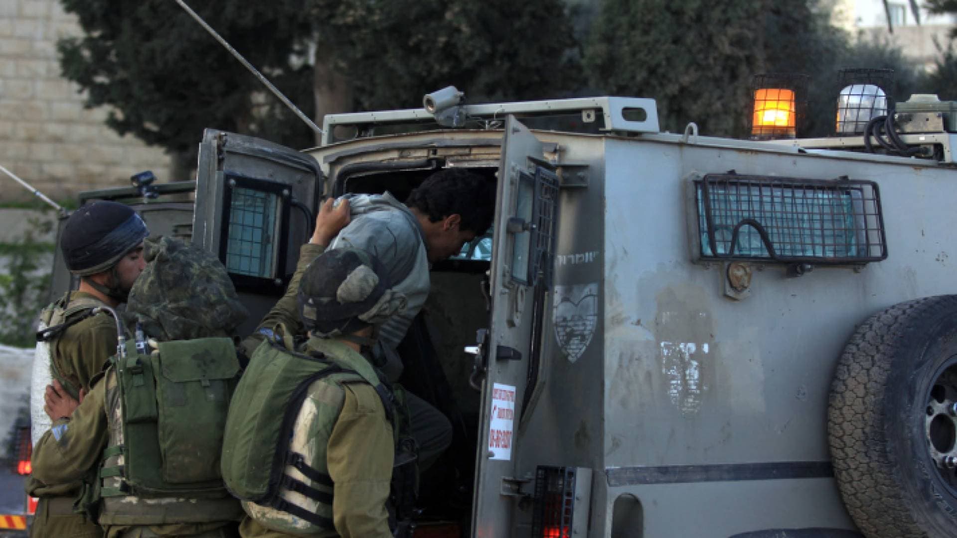 الاحتلال يعتقل فلسطينيين اثنين في رام الله