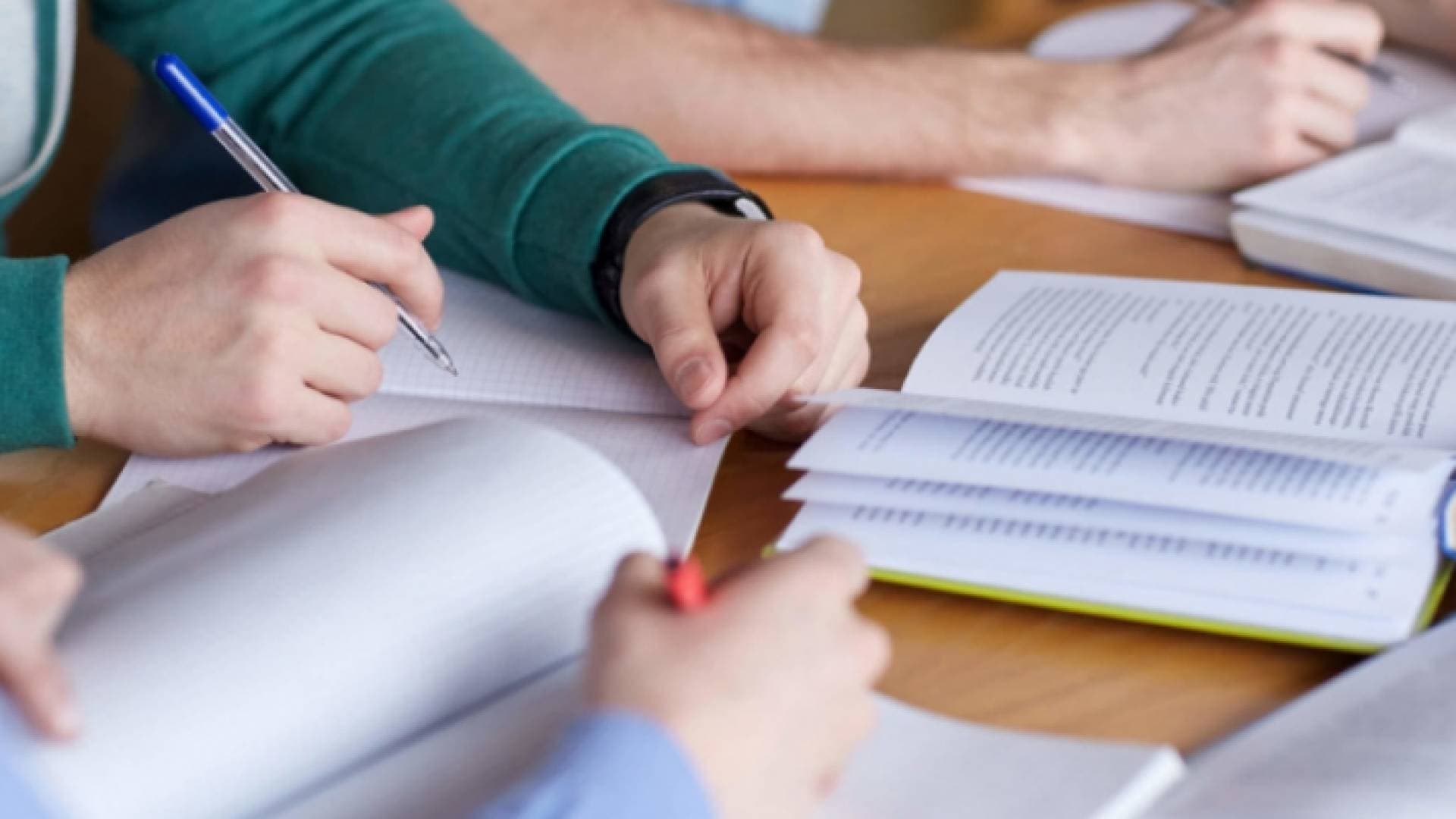 بدء استقبال طلبات مكرمة أبناء المخيمات بالجامعات الأردنية