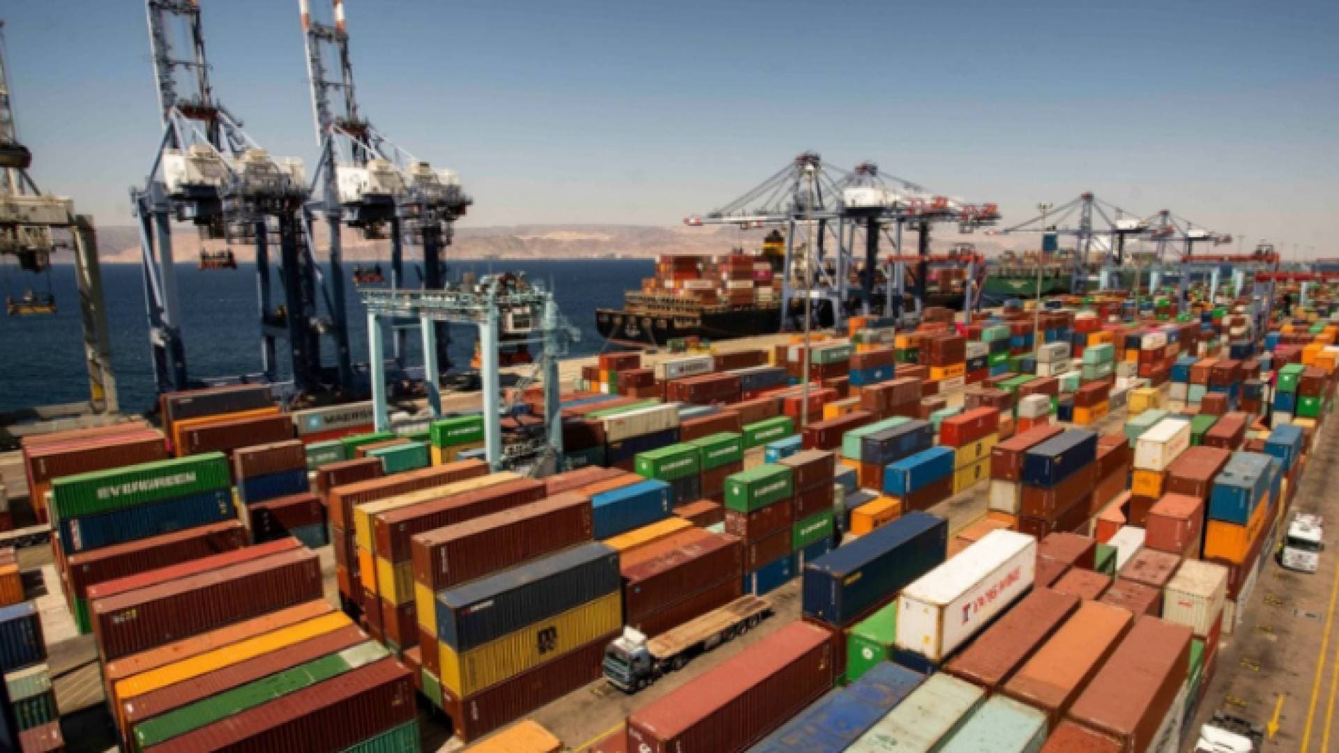 القضاة يوعز بتشكيل لجنة لدراسة الإجراءات الجمركية في الساحة رقم ٤