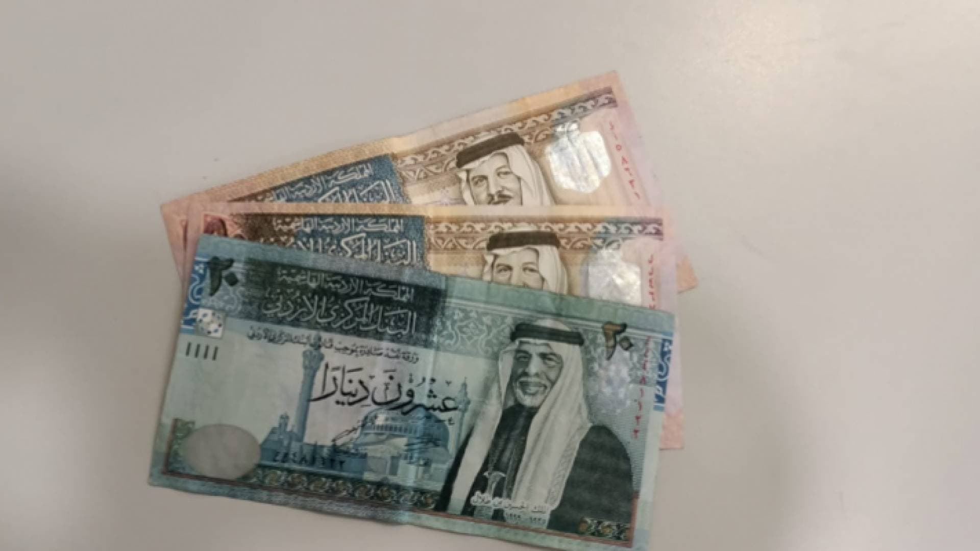 صرف أجور ١٣٣٩ عاملا في برنامج التشغيل الوطني عن شهر تموز