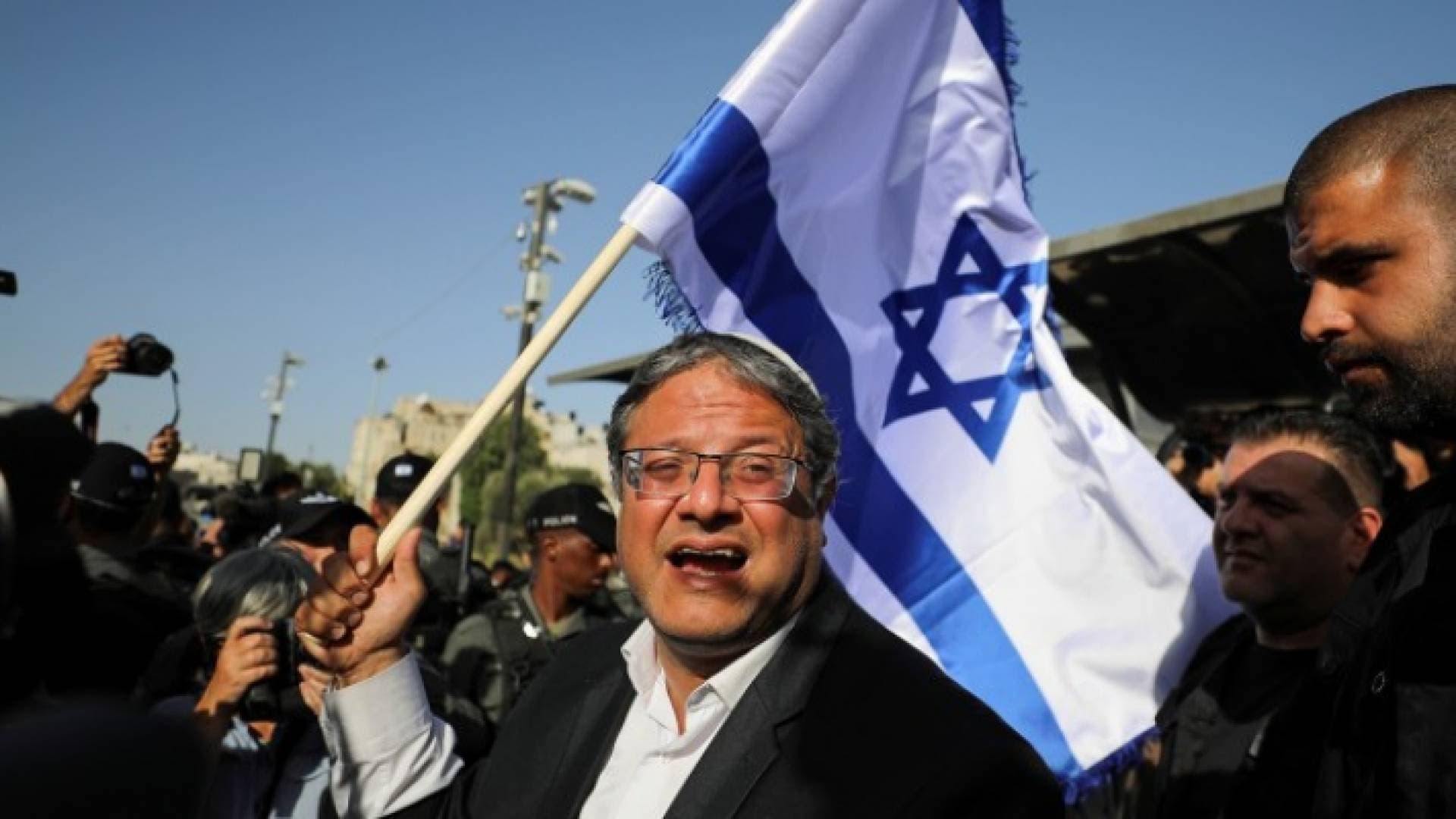 عضو في كنيست الاحتلال يقود اقتحاما لقرية في القدس