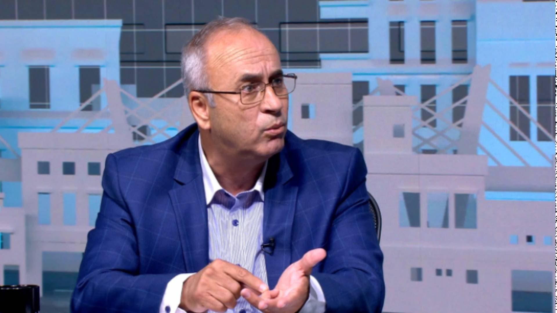 أبو علي: لا نتبنى أي زيادة على الضرائب