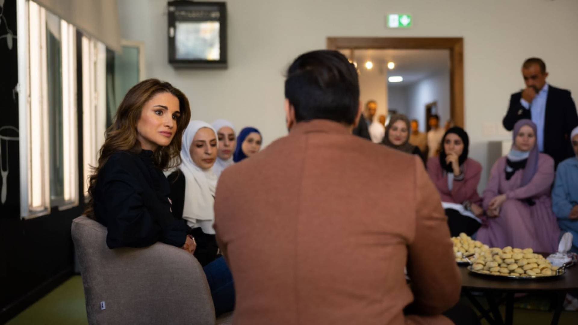 الملكة رانيا تزور مركز بناء المهارات في محافظة الطفيلة