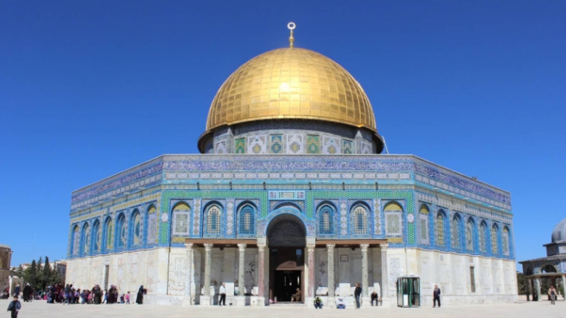 الاحتلال يبعد أربعة فتية عن الأقصى المبارك