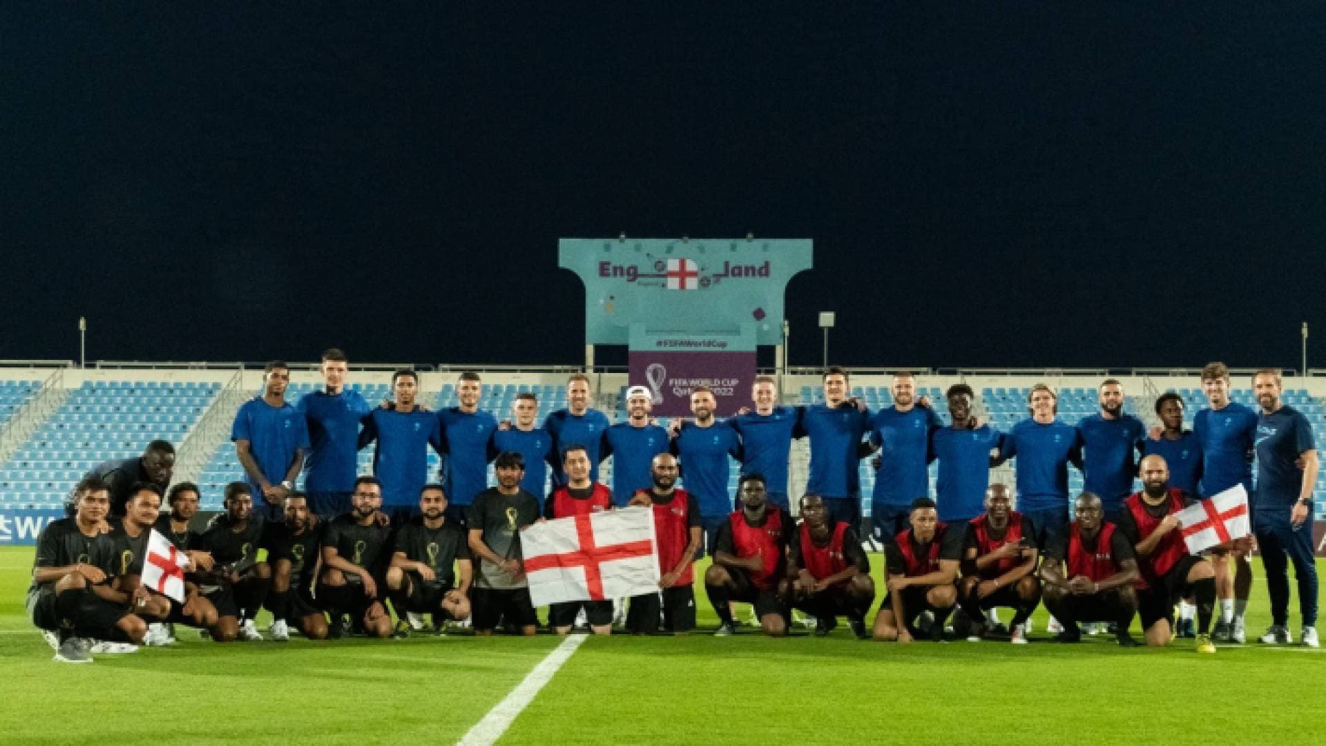 عمال مشاريع كأس العالم ٢٠٢٢ يلتقون نجوم المونديال