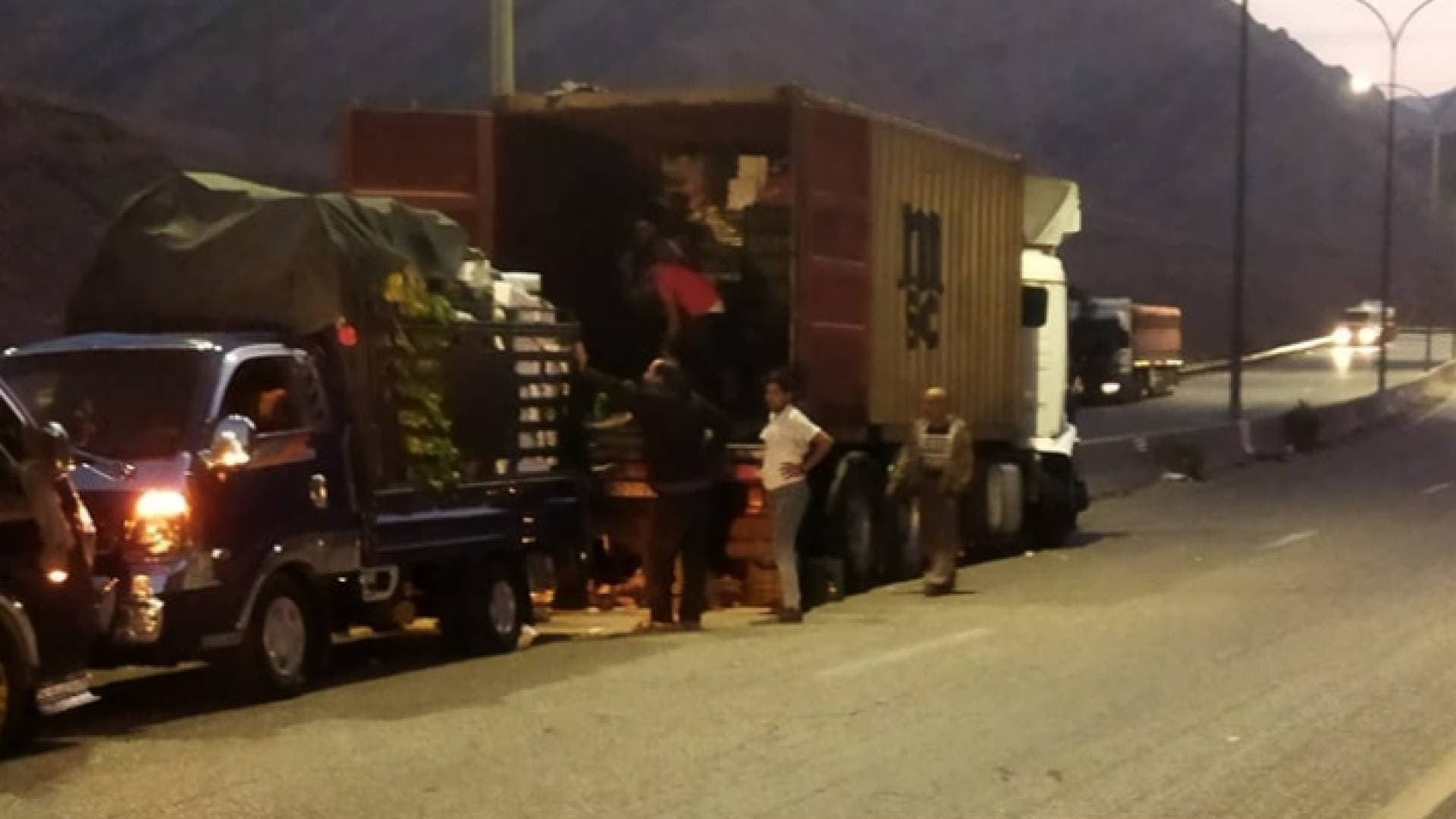 حادث سير يغلق مقطعا من طريق العقبة