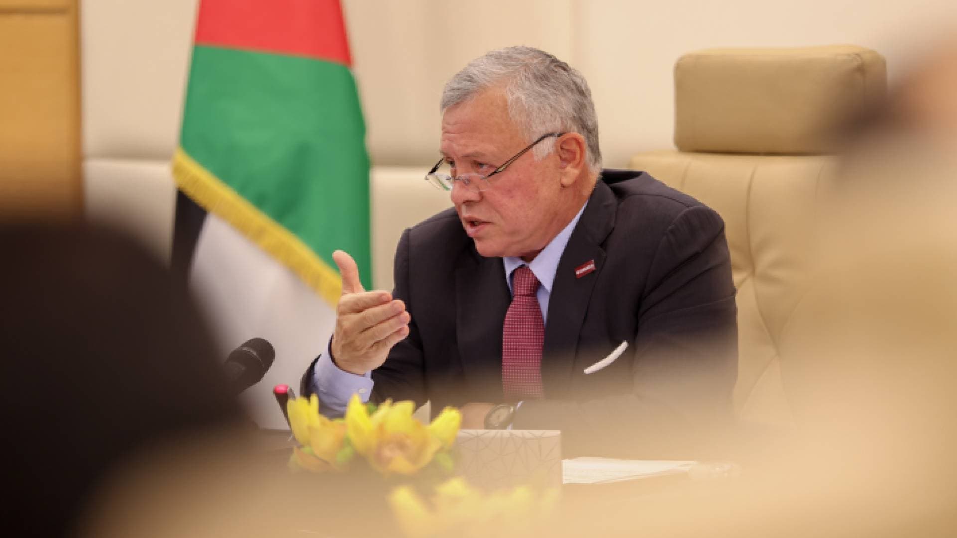 الملك: المسؤول الذي ليس بحجم المسؤولية عليه أن ينسحب