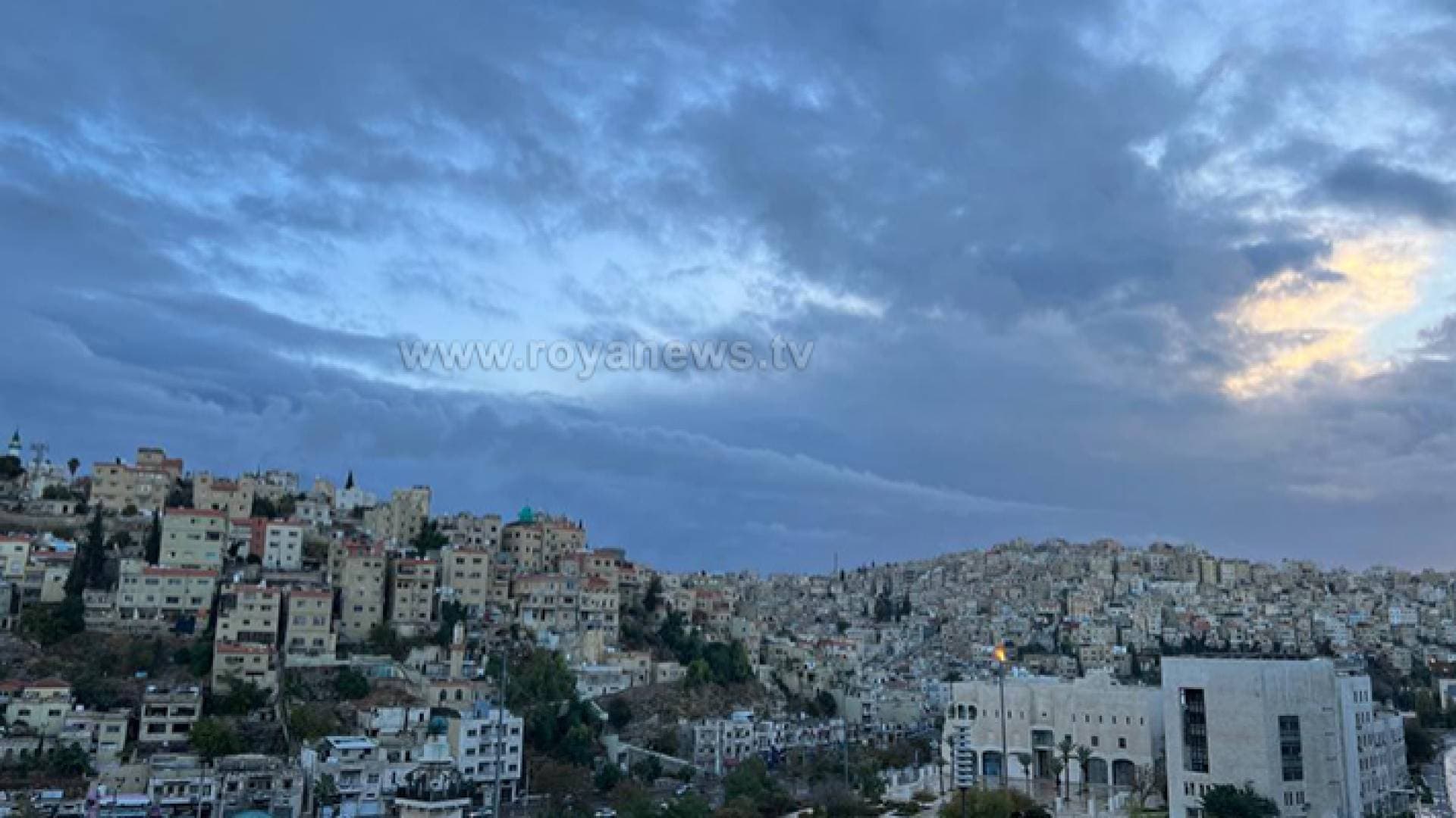 طقس العرب يكشف موعد انتهاء المنخفض الجوي - فيديو