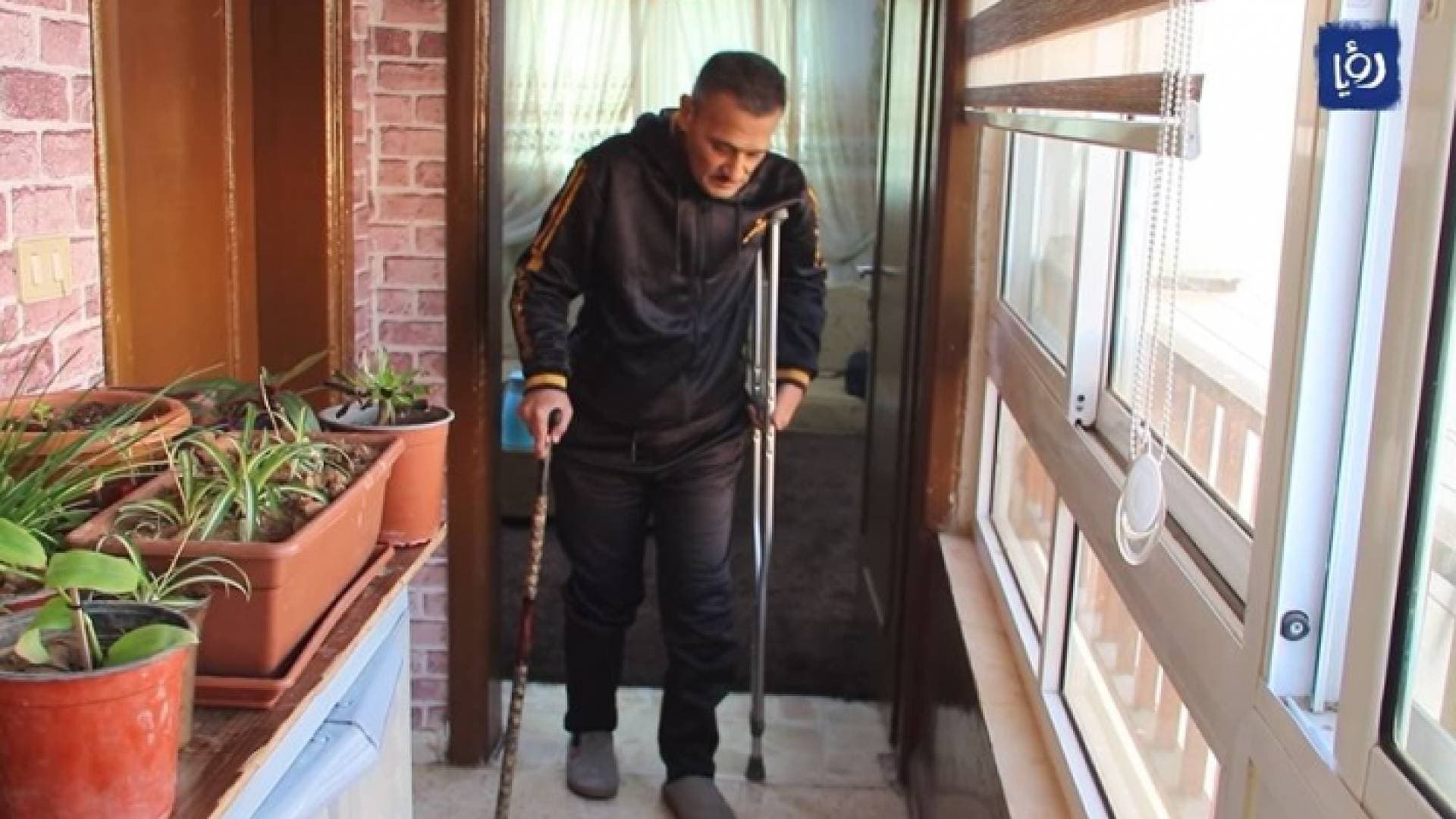 مصاب بورم سرطاني نادر يناشد بألم تسريع إجراءات علاجه في الخارج - فيديو