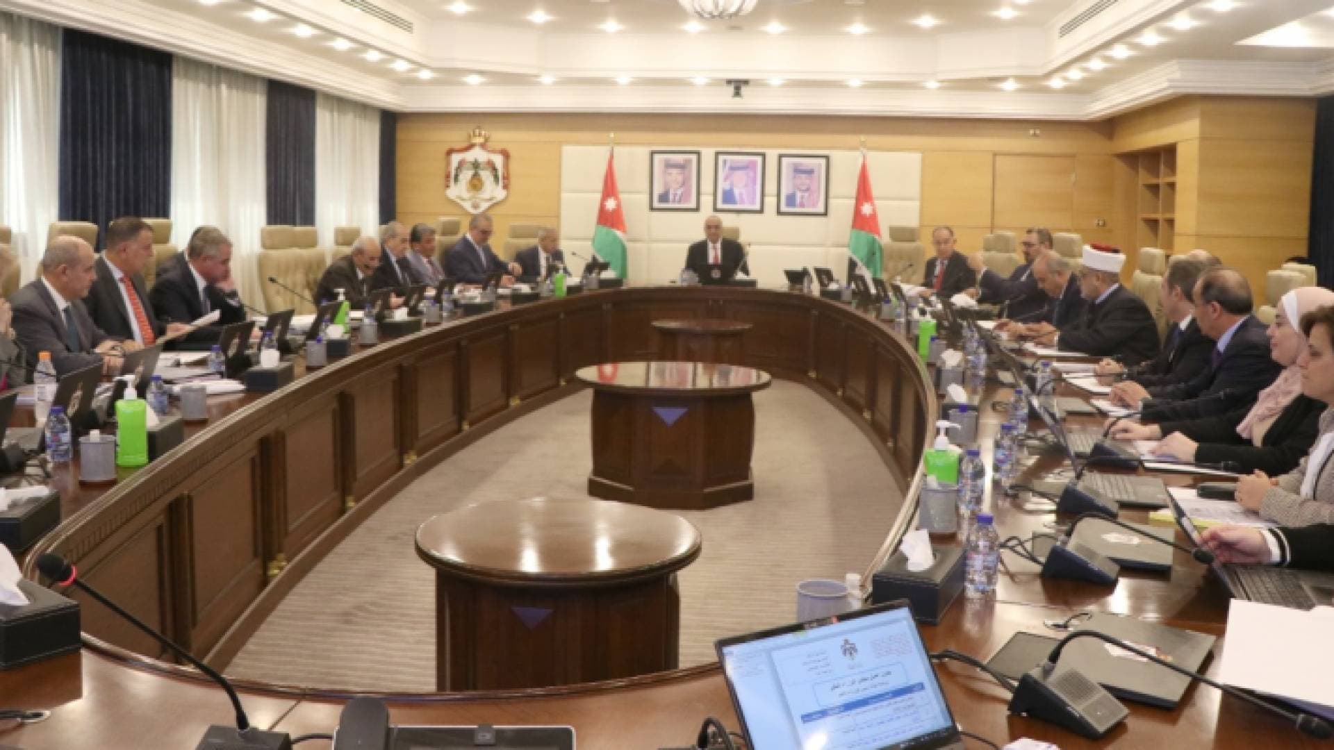 الحكومة تقر مشروع قانون الموازنة ومشروعا معدلا لقانون ضريبة العقار