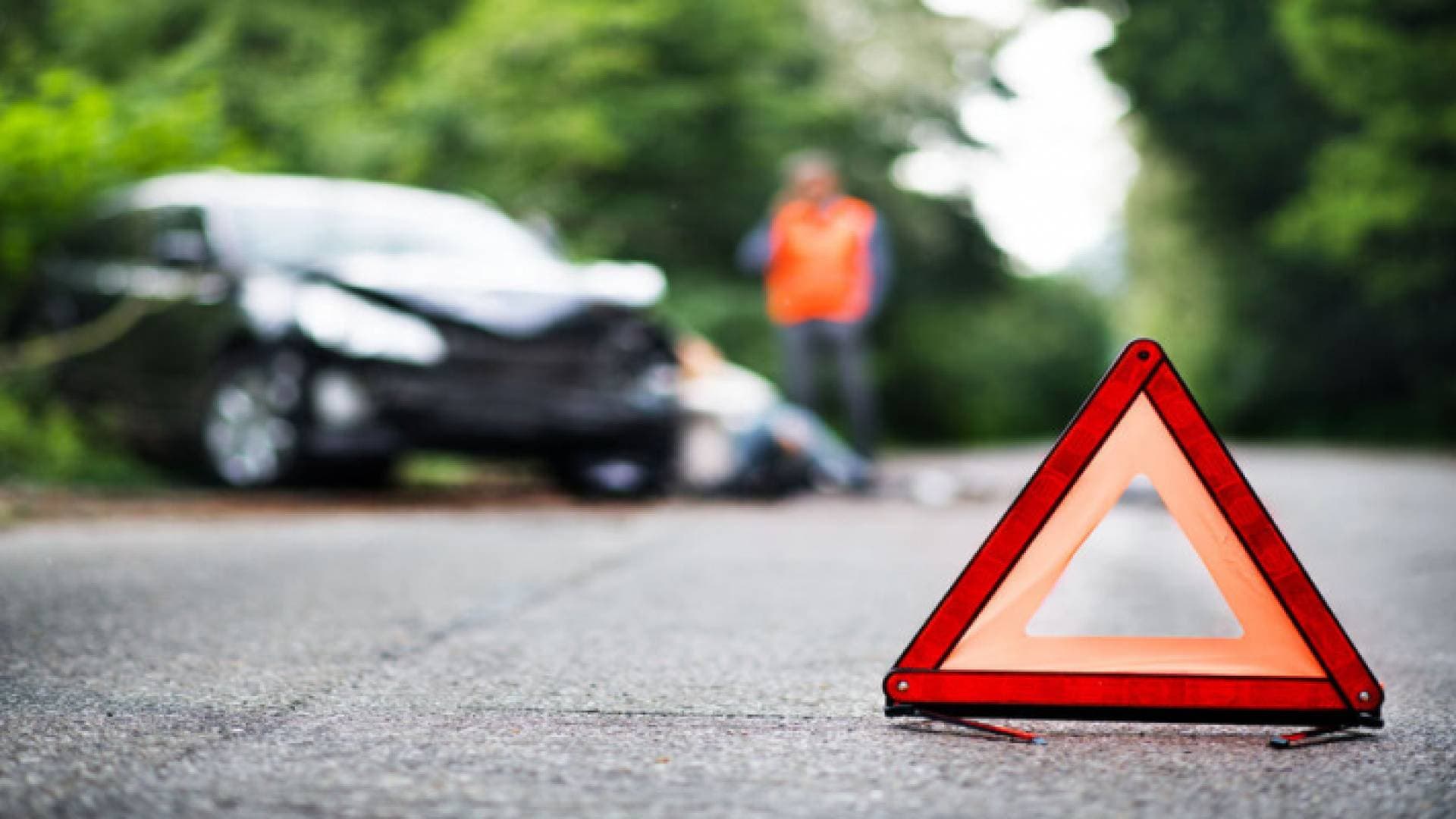 وفاة شخص بتصادم مركبتين على طريق المطار