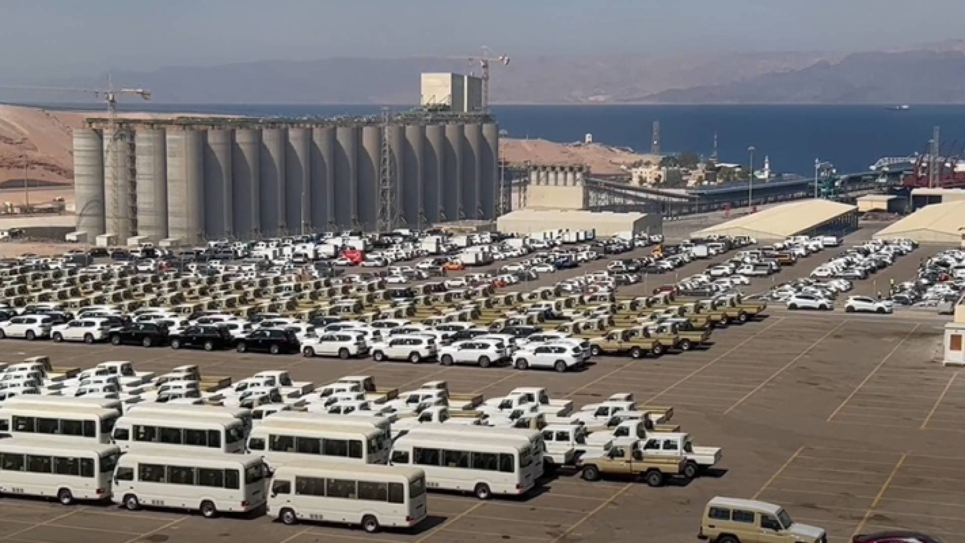 بعد إضراب الشاحنات.. "إدارة الموانئ": لدينا مساحات لتخزين البضائع وخطط أخرى
