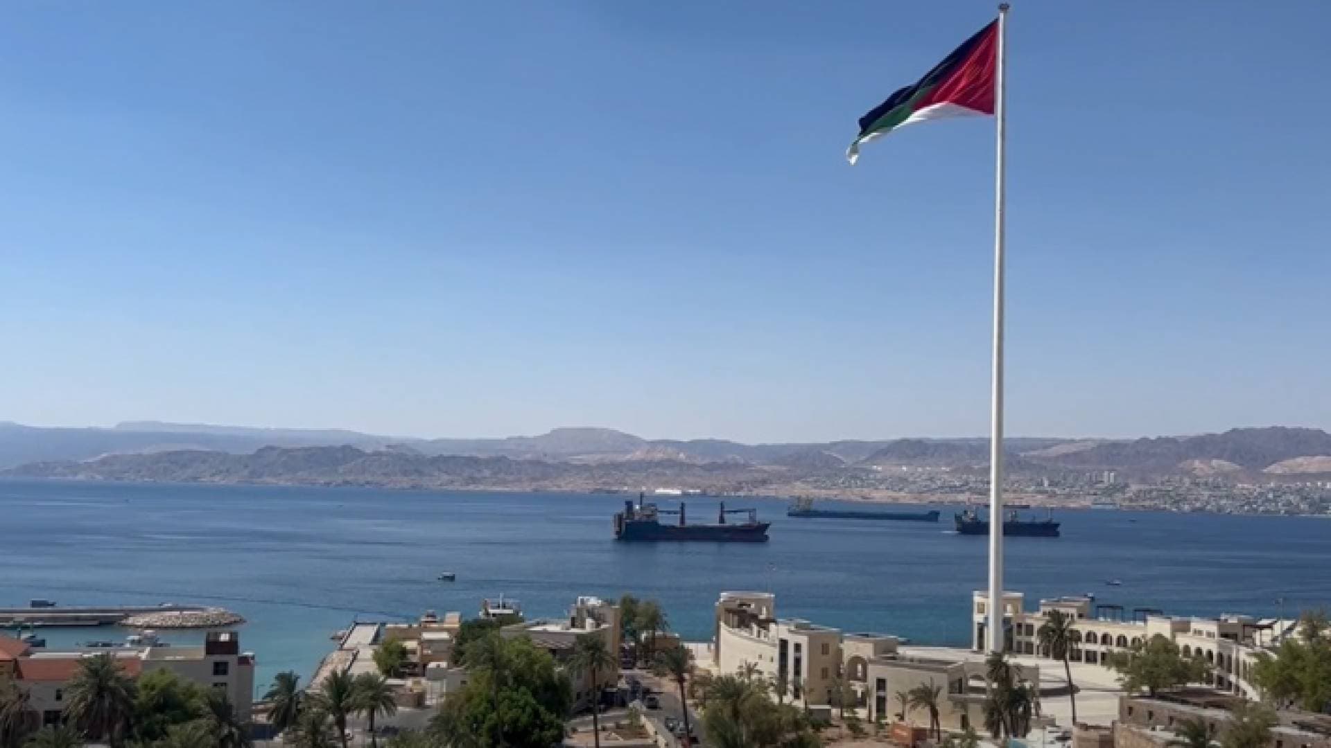 استياء تجار ومستوردين حيال إضراب سائقي شاحنات العقبة