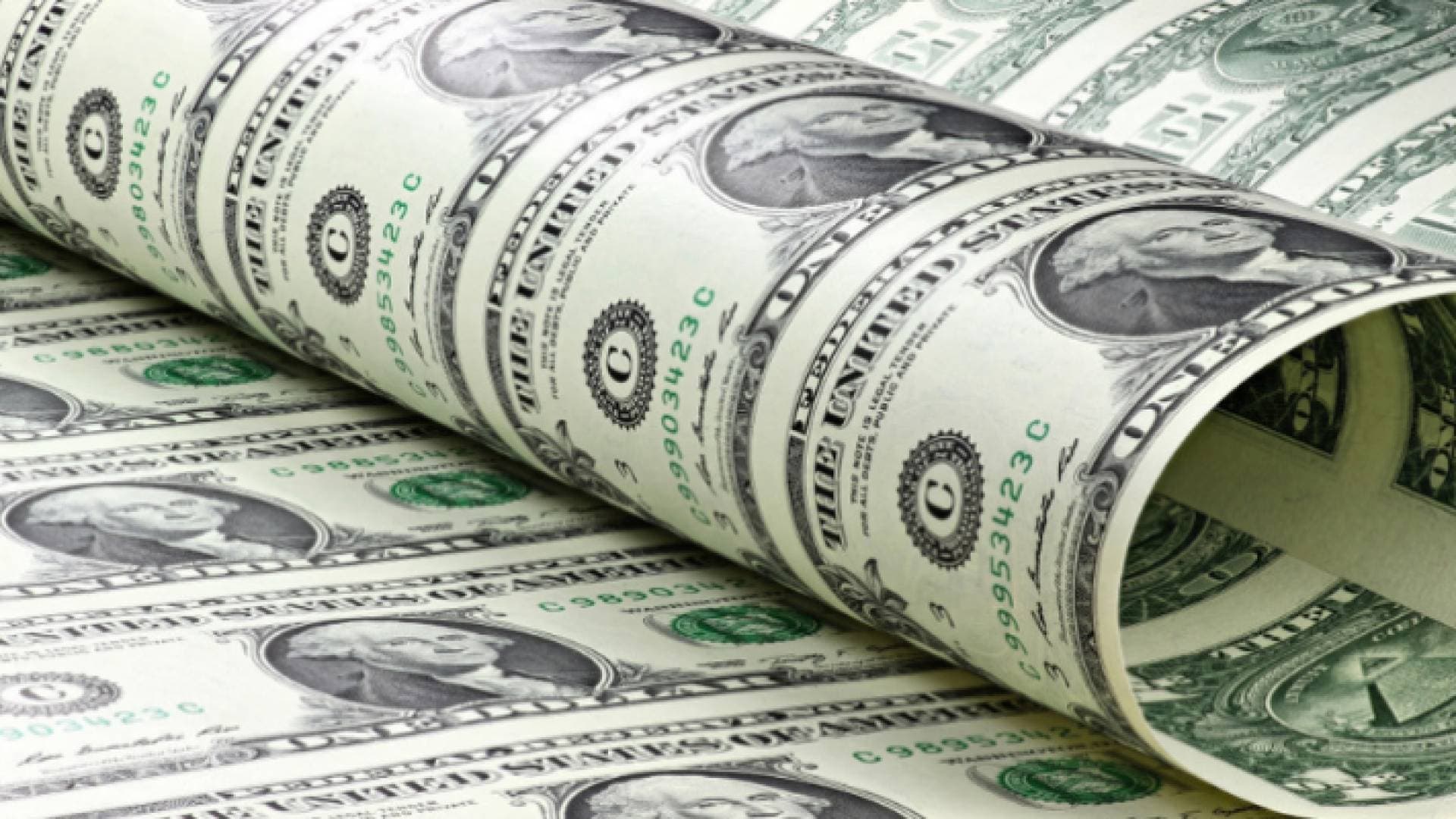 تراجع الدولار الأمريكي إلى أدنى مستوى في ٦ أشهر