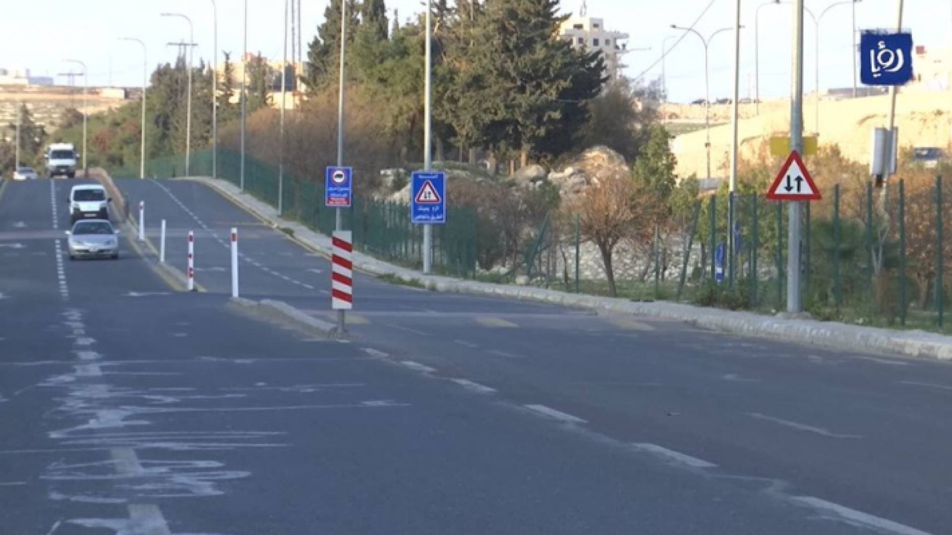 خطر يداهم سالكي طريق الخدمات الموازي لشارع المطار - فيديو
