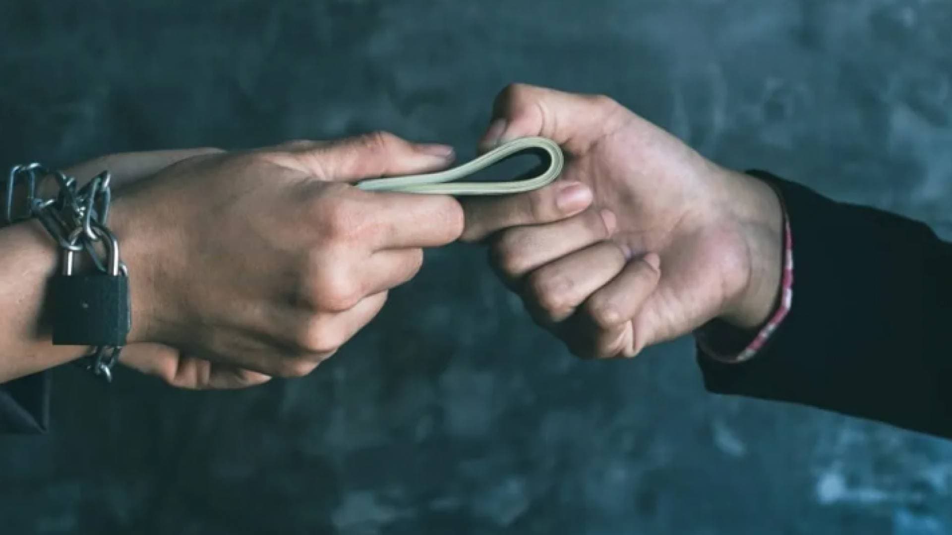 إدانة ٣ شقيقات وشقيقهن بـ"التبلي" والابتزاز في الأردن