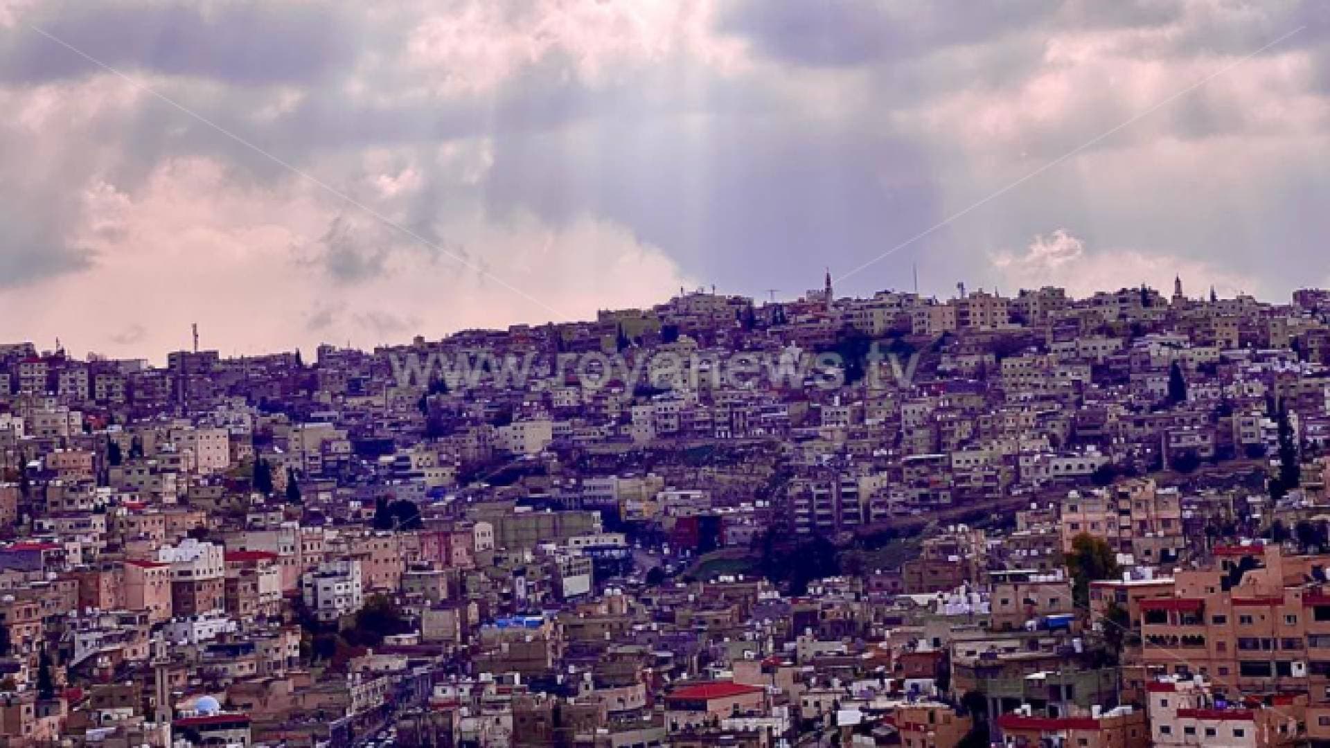 "طقس العرب": عودة الأجواء الباردة وانخفاض على درجات الحرارة الثلاثاء