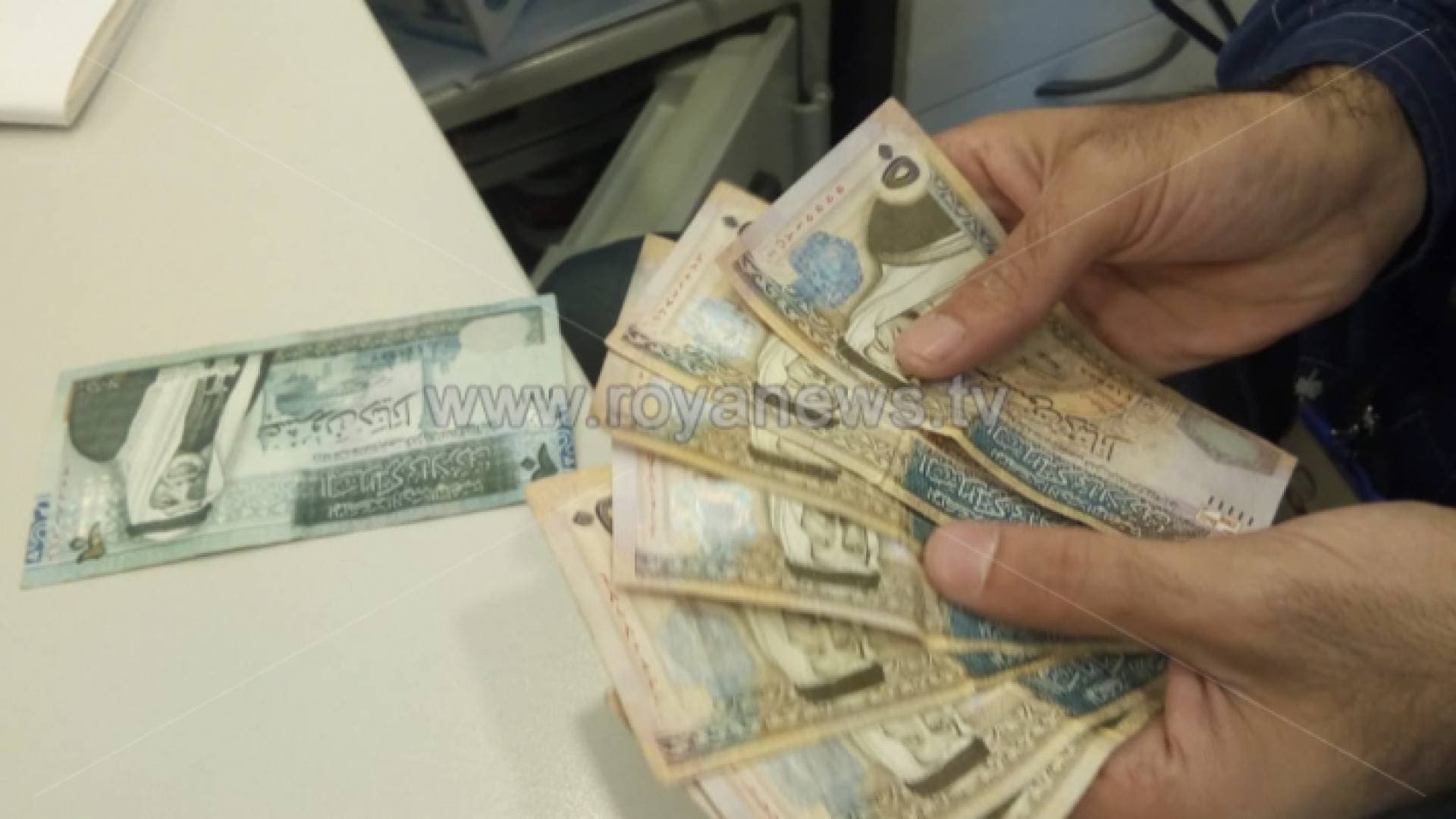 "تأجيل الأقساط" بين مؤيد ومعارض: لا مبرر.. وتحذير من انكماش اقتصادي