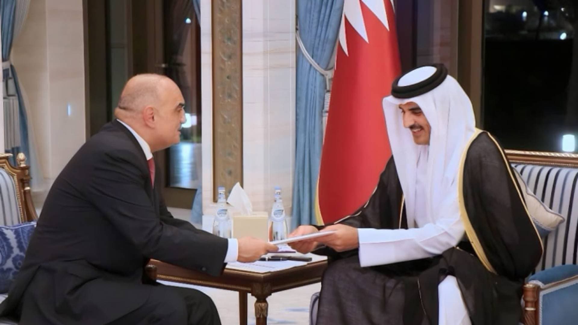 الخصاونة ينقل رسالة خطية من الملك إلى أمير قطر