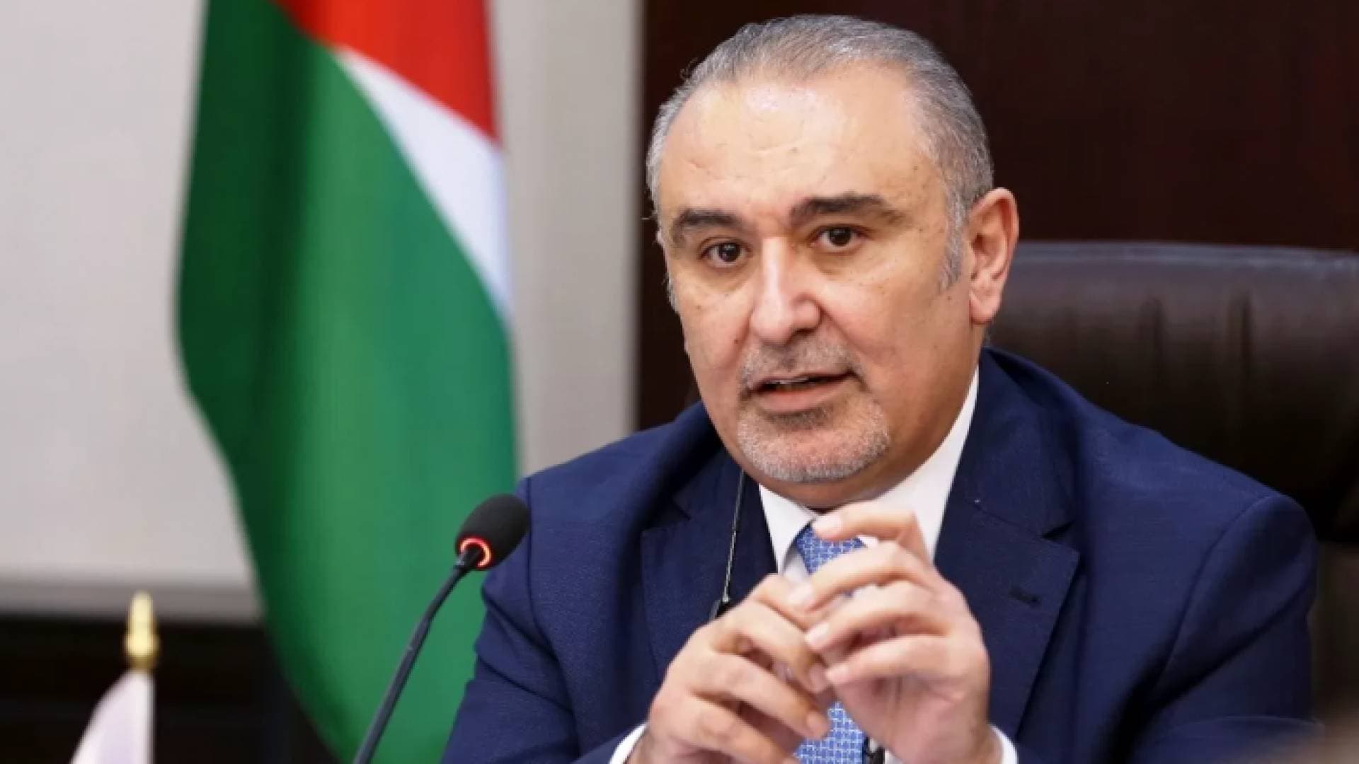 الحكومة: البقاء في الوظيفة العامة سيرتبط بالأداء